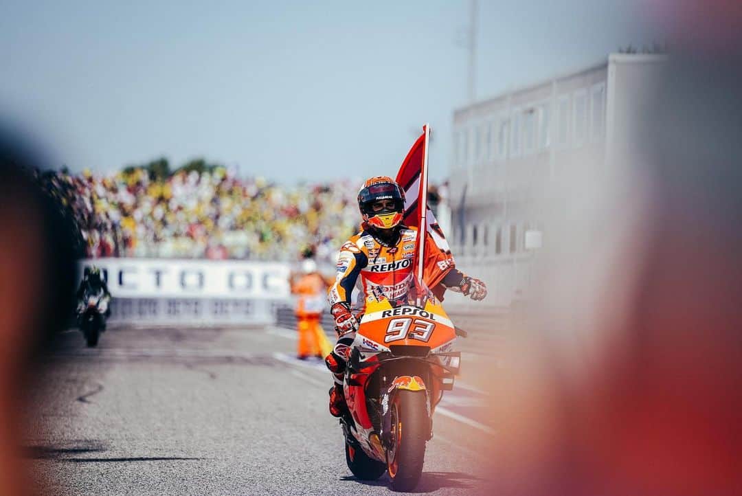 レプソル・ホンダのインスタグラム：「Waiting to relive just some of these moments again ✊💨」