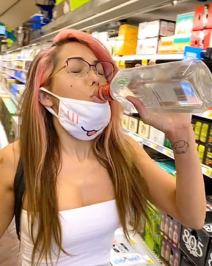 Maddy Belleのインスタグラム：「You have to try before you buy right? 🤪😂 with @itsjackson 💕」