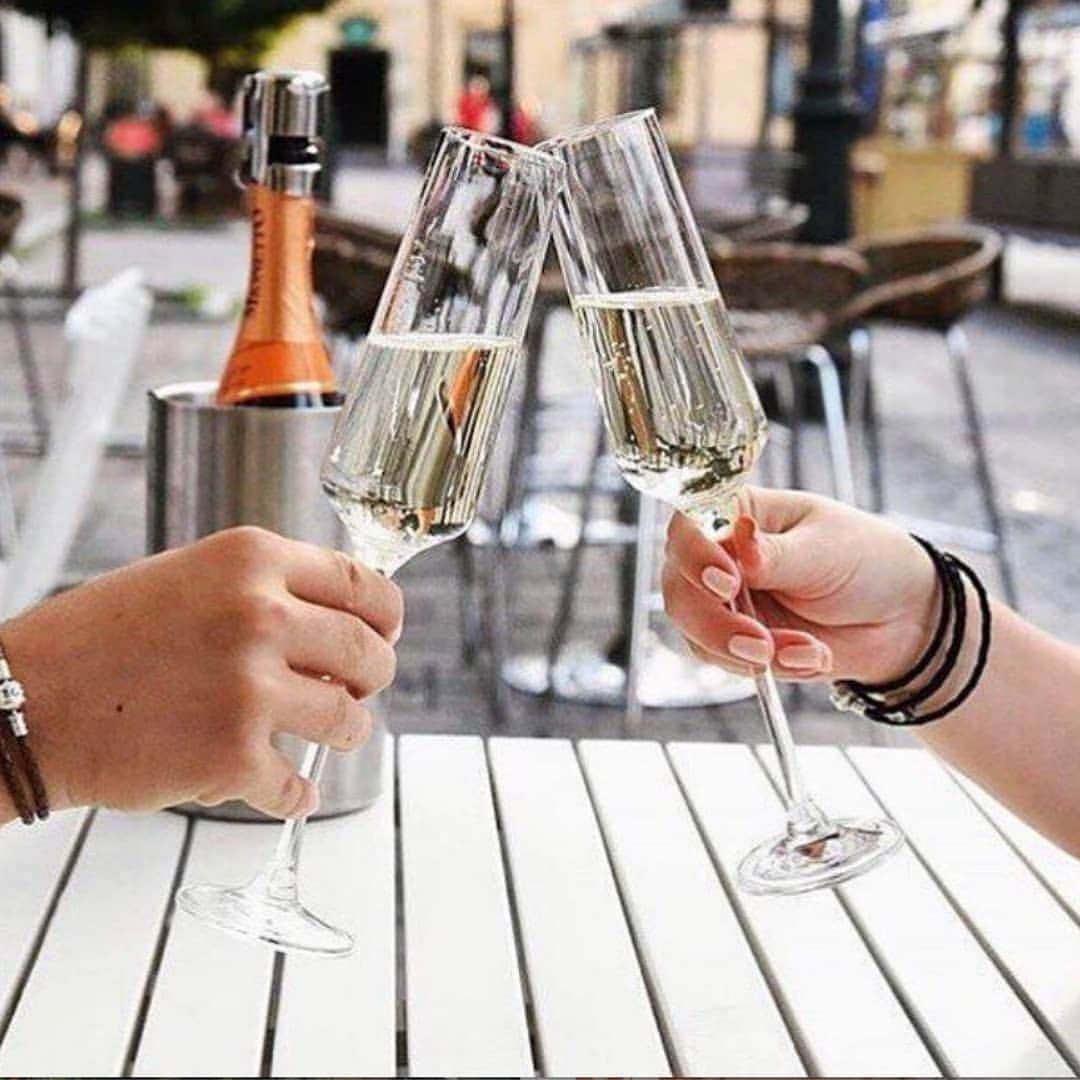 Mionetto Prosecco Suomiさんのインスタグラム写真 - (Mionetto Prosecco SuomiInstagram)「💖 Hello July 💖 ​. ​​​#prosecco #kuplivamionetto #kuohuviini #viini #kesä #kippis #cincin #skål」7月2日 2時54分 - mionettoproseccofinland