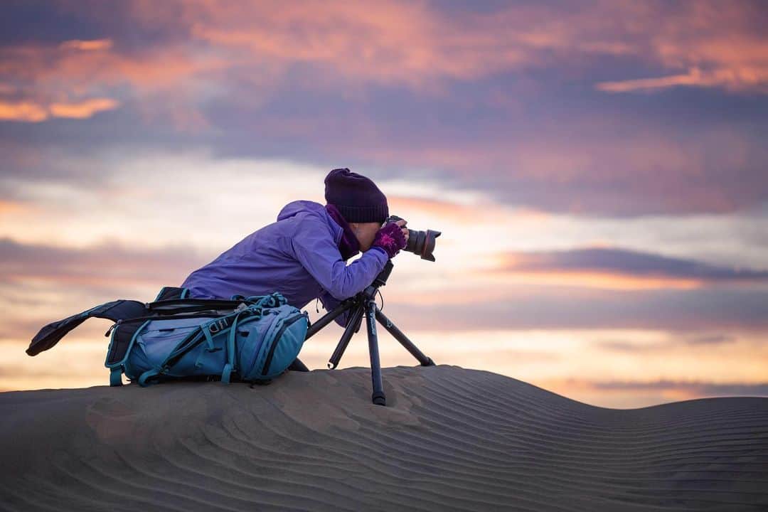 CANON USAさんのインスタグラム写真 - (CANON USAInstagram)「#BehindTheShot with #CanonExplorerOfLight @erinbabnik "I spend about a month out of each year teaching workshops in Death Valley, but I still enjoy making additional trips to the area for personal shooting and exploration. On this trip I camped for a week in the park just to enjoy it for myself and to experiment with some ideas that I had for future workshops. Among the many subjects that I never tire of photographing in Death Valley are sand dunes because they are so abstract and are always changing with the light and with weather conditions. Combined with the peaceful solitude of a dune field, these qualities are highly conducive to creativity, making me feel as though I could find new compositions there no matter how many times I visited."  Gear appearing in the Photo: Camera: #Canon EOS 5D Mark IV Lens: EF 11-24mm f/4L USM  Gear used to photograph: Camera: #Canon EOS 5D Mark III Lens: EF 100mm f/2.8L Macro IS USM Aperture: f/2.8 ISO:100 Shutter Speed: 1/60 sec Focal Length: 100mm」7月2日 3時04分 - canonusa