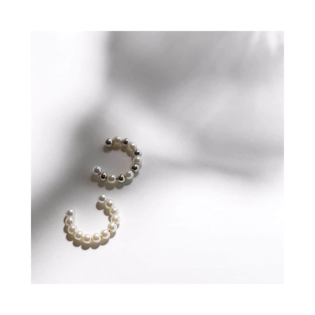 コレカウのインスタグラム：「ㅤㅤㅤㅤㅤㅤㅤㅤㅤㅤㅤㅤㅤ New Arrivals  パールが上品な印象のイヤカフ✨ ㅤㅤㅤㅤㅤㅤㅤㅤㅤㅤㅤㅤㅤ ㅤㅤㅤㅤㅤㅤ BROTHERHOOD デザインフープ片耳イヤーカフ ¥1,650(in tax)  ㅤㅤㅤㅤㅤㅤㅤㅤㅤㅤㅤㅤㅤ ㅤㅤㅤㅤㅤㅤㅤㅤㅤㅤㅤㅤㅤ  ㅤㅤㅤㅤㅤㅤㅤㅤㅤㅤㅤㅤㅤ  #イヤーカフ #大振りアクセ #メタルアクセ #イヤリング #コンビカラー #earrings #アクセサリー #アクセサリーが主役#カジュアルファッション #ユニセックスアクセサリー #ユニセックス女子　#summerfashion #ladysfashion #perky_room #韓国ファッション #夏コーデ #シンプルコーデ #大人カジュアル #カジュアルコーデ #サマーコーデ #accessories #fashion #chao_app #zozotown」