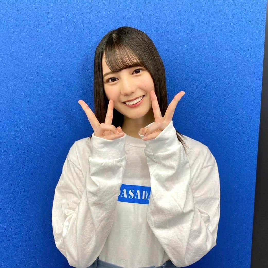 小坂菜緒ファンアカウントのインスタグラム：「本日、7月1日(水)24:59～『 #DASADA ～ #未来へのカウントダウン ～』 第1話『#出会い』が放送されます！ 副音声担当は #小坂菜緒 🦕 #佐々木久美 🦒 音声切替をぜひ📺 二人の軽快なトークとともに、新たなDASADAの魅力がみつけられるかも！   #日向坂46 #小坂推し」