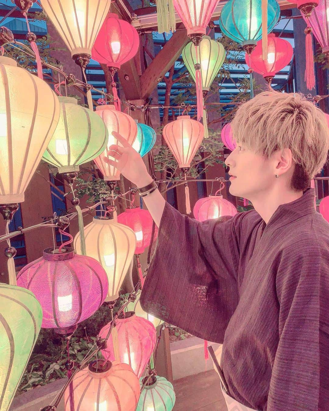 向山毅さんのインスタグラム写真 - (向山毅Instagram)「#浴衣 #yukata   ７月になりましたね！ これは去年の夏🎐 夏、また浴衣も着れますように！  #japanesestyle が好きなのでまた浴衣姿アップ！！w  #japaneseculture #japan #culture #me #july1st #birthday #month #生日 #SOLIDEMO #向山毅 #Collars #summer #夏祭り #提灯」7月1日 18時46分 - take_solidemo