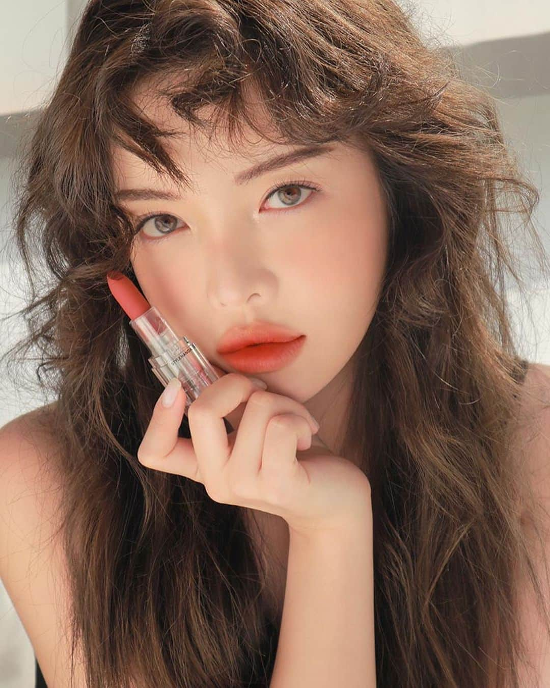 3CE Official Instagramさんのインスタグラム写真 - (3CE Official InstagramInstagram)「3CE CLEAR LAYER EDITION 3CE SOFT MATTE LIPSTICK #FOCUS_ON_ME 생기를 불어넣는 성숙한 코랄 컬러💋 - Fresh up, mood coral color💋 #3CE #3CECLEARLAYER #3CECLEARLAYEREDITION #3CESOFTMATTELIPSTICK」7月1日 18時48分 - 3ce_official