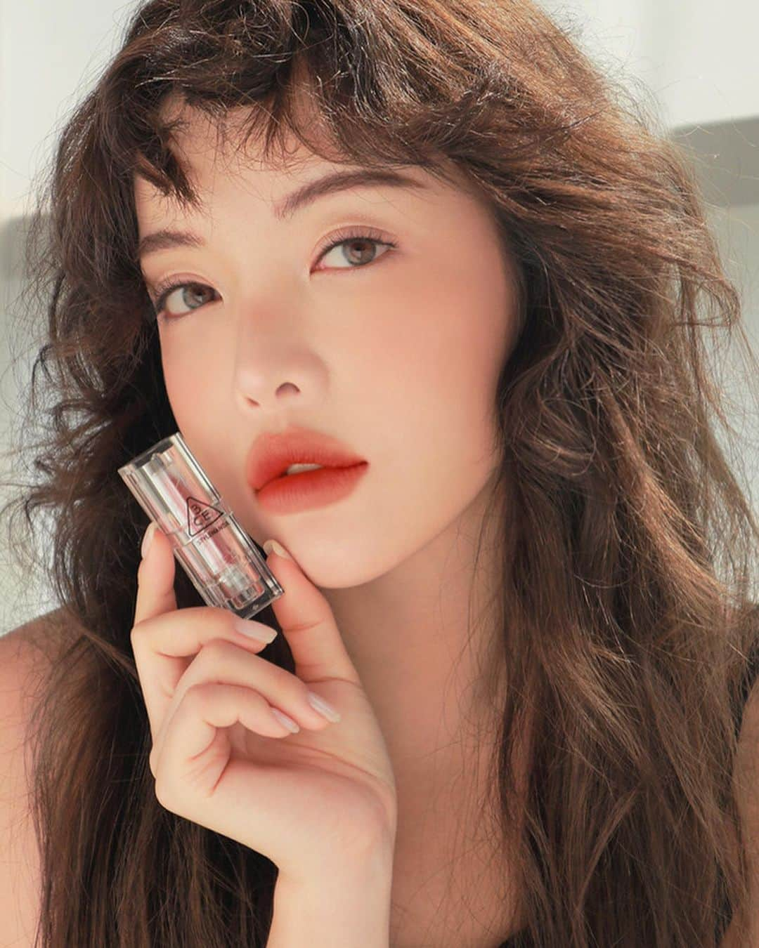 3CE Official Instagramさんのインスタグラム写真 - (3CE Official InstagramInstagram)「3CE CLEAR LAYER EDITION 3CE SOFT MATTE LIPSTICK #FOCUS_ON_ME 생기를 불어넣는 성숙한 코랄 컬러💋 - Fresh up, mood coral color💋 #3CE #3CECLEARLAYER #3CECLEARLAYEREDITION #3CESOFTMATTELIPSTICK」7月1日 18時48分 - 3ce_official