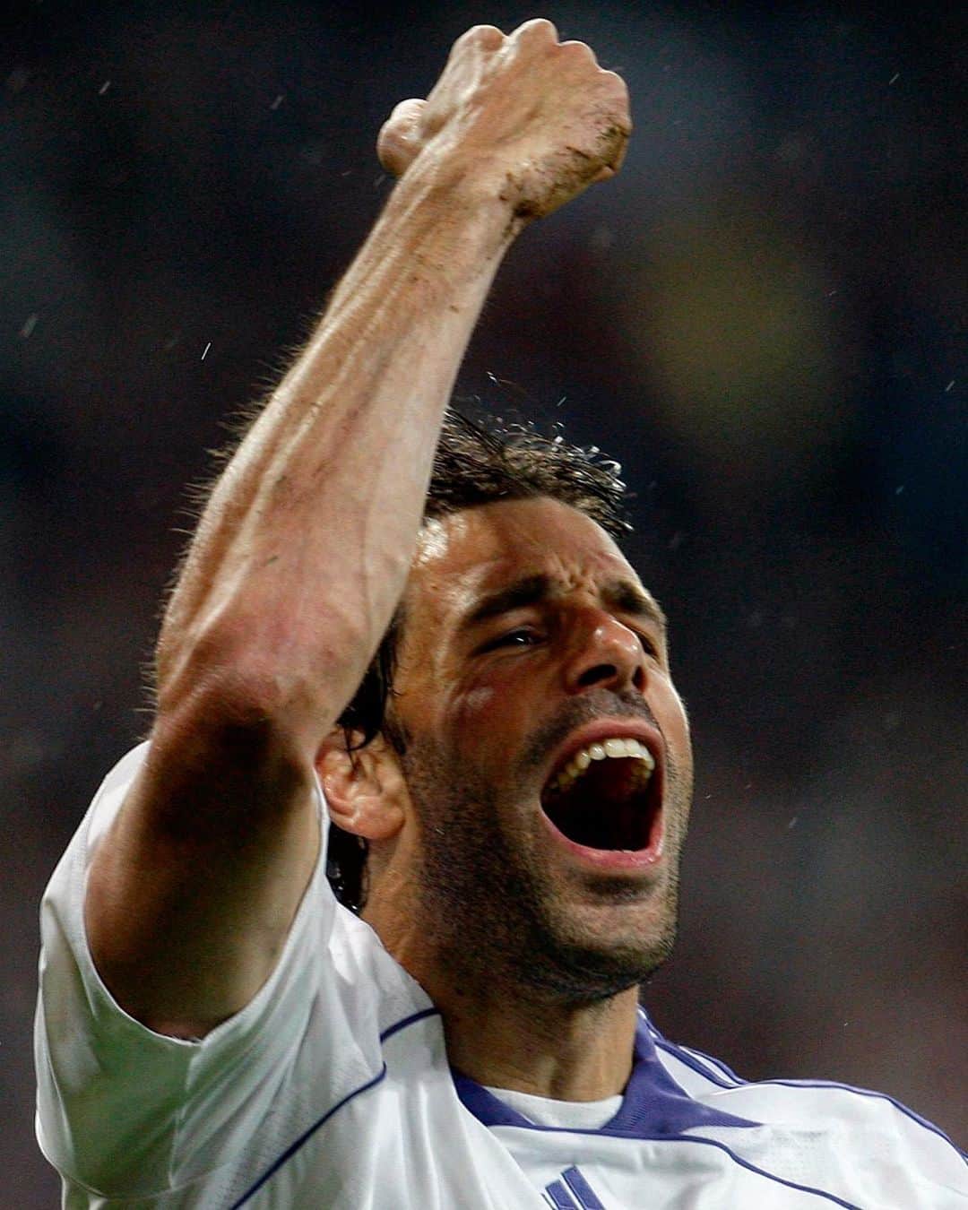LFPさんのインスタグラム写真 - (LFPInstagram)「A striker never loses his instincts. Happy birthday, @rvnistelrooy! 😍 • El alma de goleador nunca se pierde. ¡Felicidades, #VanNistelrooy! 😍 • #LaLiga #LaLigaSantander #RealMadrid #Málaga #Football #Goals #HBD」7月1日 18時58分 - laliga