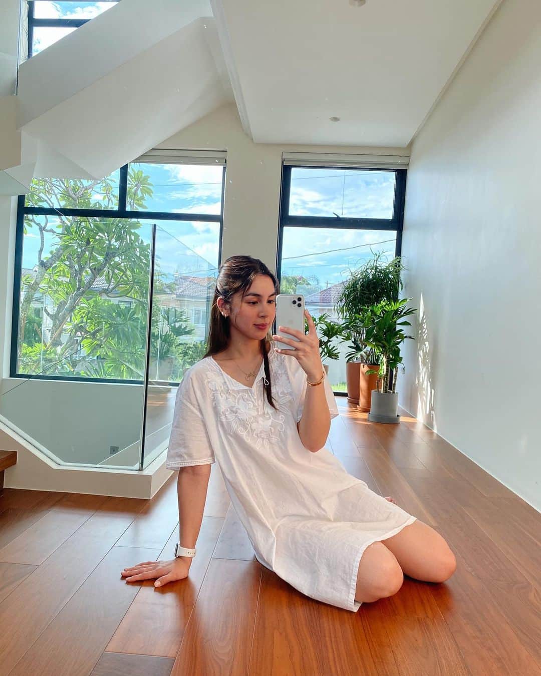 ジュリア バレットのインスタグラム：「I just posted a new vlog— My Morning Routine! Link in bio ⛅️」
