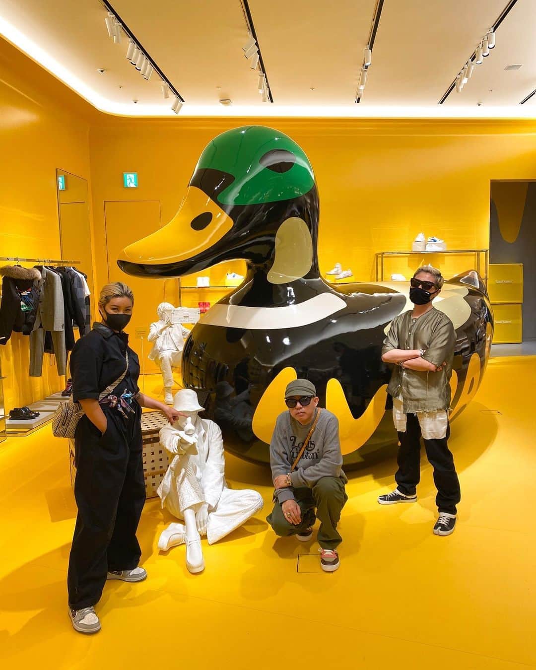 VERBALのインスタグラム：「🦆✨﻿ ﻿ #LVShibuyaMens﻿ #LouisVuitton」