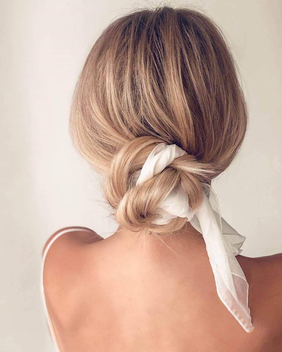 ghd hairさんのインスタグラム写真 - (ghd hairInstagram)「With many weddings & occasions cancelled, we asked our followers if they still want to see bridal hair inspiration. The answer was a resounding yes 💫 we love this simple, low knot twisted with a scarf. What do you think? 👇  @abigailconstanzahair   #ghd #ghdhairpro #weddinghair #weddinghairstyles #hairinspo #hairgoals」7月1日 19時05分 - ghdhair