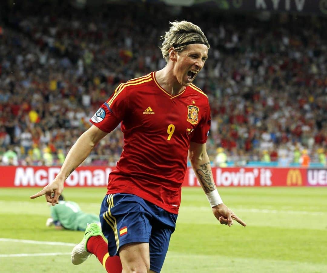 フェルナンド・トーレスのインスタグラム：「Ocho años han transcurrido desde que en Kiev cerramos un ciclo inolvidable para el deporte español. Estoy seguro de que vendrán más éxitos!!! ⠀ ⠀ Eight years have passed since we closed an unforgettable cycle for Spanish sports in Kiev. More successes will come for sure!!! ⠀ ⠀ #Euro2012」