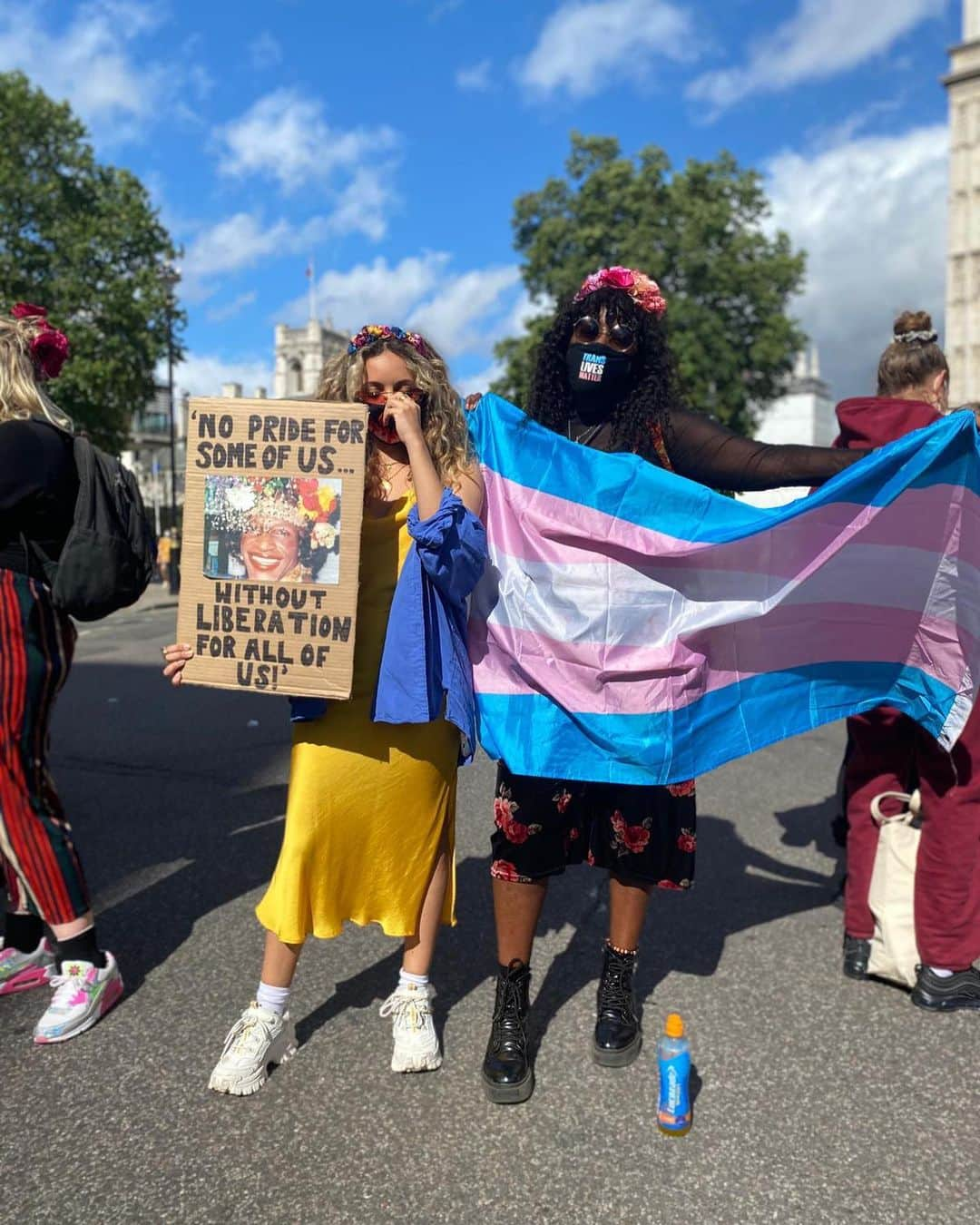 ジェイド・サールウォールさんのインスタグラム写真 - (ジェイド・サールウォールInstagram)「This Pride and every Pride we must remember that it was Transgender Women of colour who initiated the Stonewall riots and helped to give the LGBTQIA movement the voice, platform and rights that they have today. Since Pride can’t take place as it usually would this year, let’s use this time to educate ourselves more and do what we can from home. Sign the necessary petitions, write to parliament on issues which oppress the community, donate to the right organisations...Awareness and knowledge can lead to effective action.  Respect to @londontranspride for organising the very much needed #BlackTransLivesMatter peaceful protest at the weekend ♥️  📷 @claudiakariuki    @domandink」7月1日 19時10分 - jadethirlwall