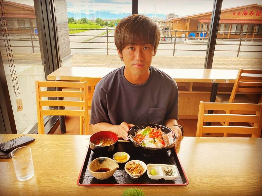 花井聖さんのインスタグラム写真 - (花井聖Instagram)「昨日はオフだったので和希ときっときと市場に行ってきました。 リフレッシュ出来たので次勝てるようにしっかり準備します！ . #きっときと市場 #海鮮丼 #美味」7月1日 19時30分 - sho___1110