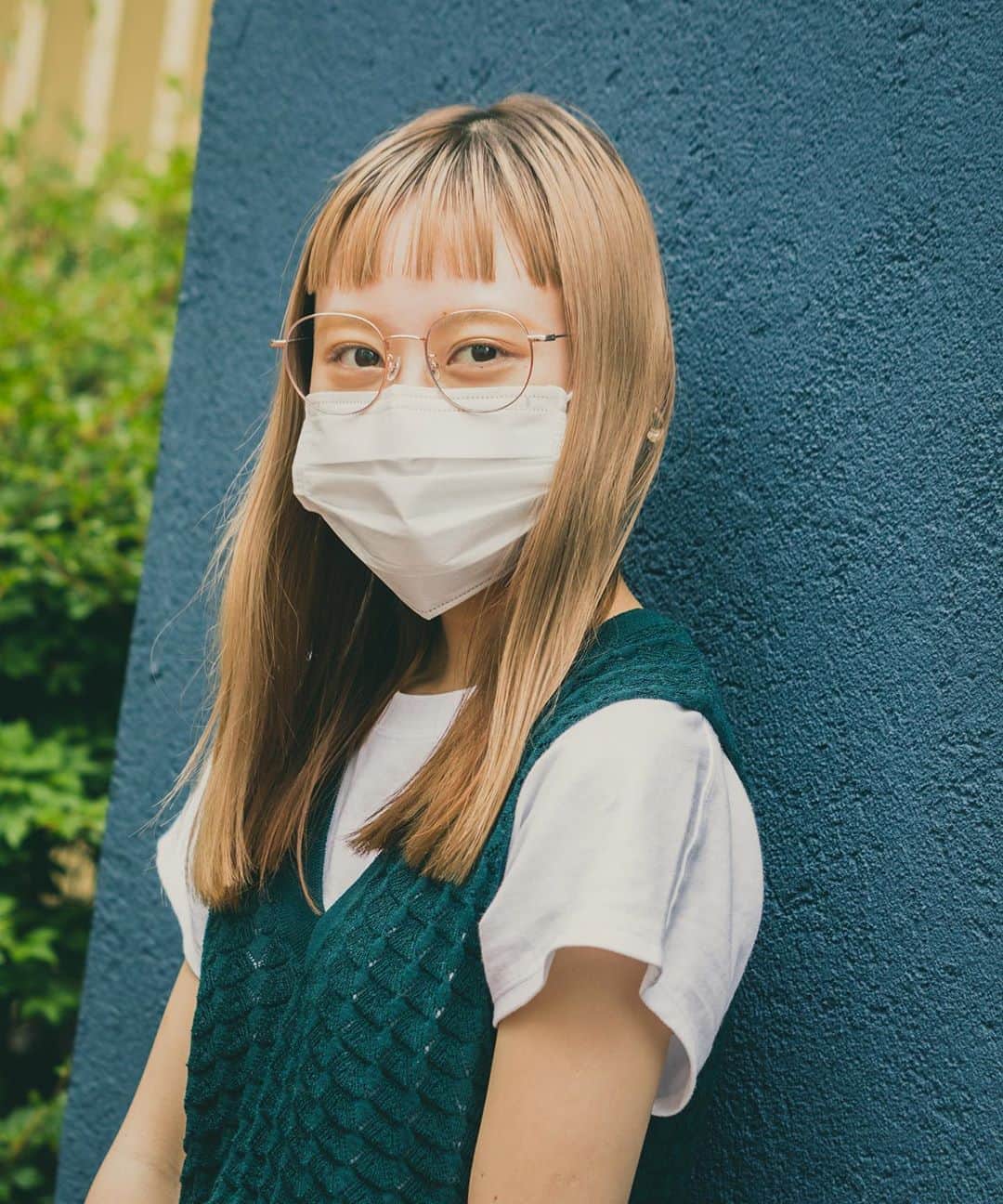 Zoff Officialのインスタグラム：「Zoff UVクリアサングラス/ZF202G03_21E1﻿ Model:夏鈴 ( @twityyy__ )﻿ ﻿ まだまだ日常のマスクの着用が続きそう。﻿ 梅雨明けに向け、気になるのは紫外線。﻿ ﻿ 紫外線対策はしたいけど「サングラス×マスク」では見た目が気になる！﻿ ﻿ そこでオススメ「Zoff UVクリアサングラス」。﻿ クリアレンズなのにUV100%カット。﻿ ﻿ 新たにレンズと顔の隙間から入る紫外線をカットできるレンズ裏面のUV反射を防止するコートもプラスされたので360度、紫外線から守ってくれます。﻿ ダテメガネ感覚で着用できるのでシーンも選びません。﻿ ﻿ #Zoff ﻿ #eyewearstyle ﻿ #メガネ ﻿ #ゾフ女子 ﻿ #ZoffUV ﻿ #UV ﻿ #クリアサングラス #zoff女子 #ファッション #夏コーデ  #fashion」