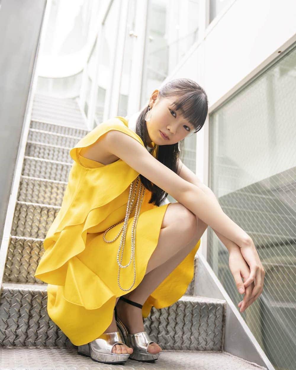 モーニング娘。'20のインスタグラム：「- . 週刊ファミ通15期が登場！ 💙💛💚 . . #山﨑愛生 🐼 . .」