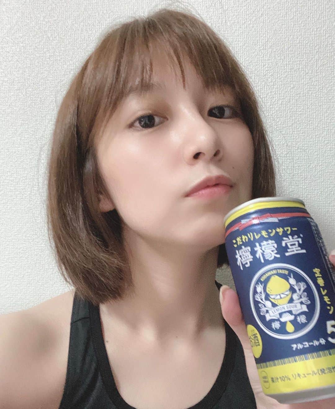 百合沙さんのインスタグラム写真 - (百合沙Instagram)「檸檬堂飲んだ。 #檸檬堂 #レモンサワー #タンクトップ #暑い #すっぴん失礼」7月1日 19時23分 - dorado.yurisa