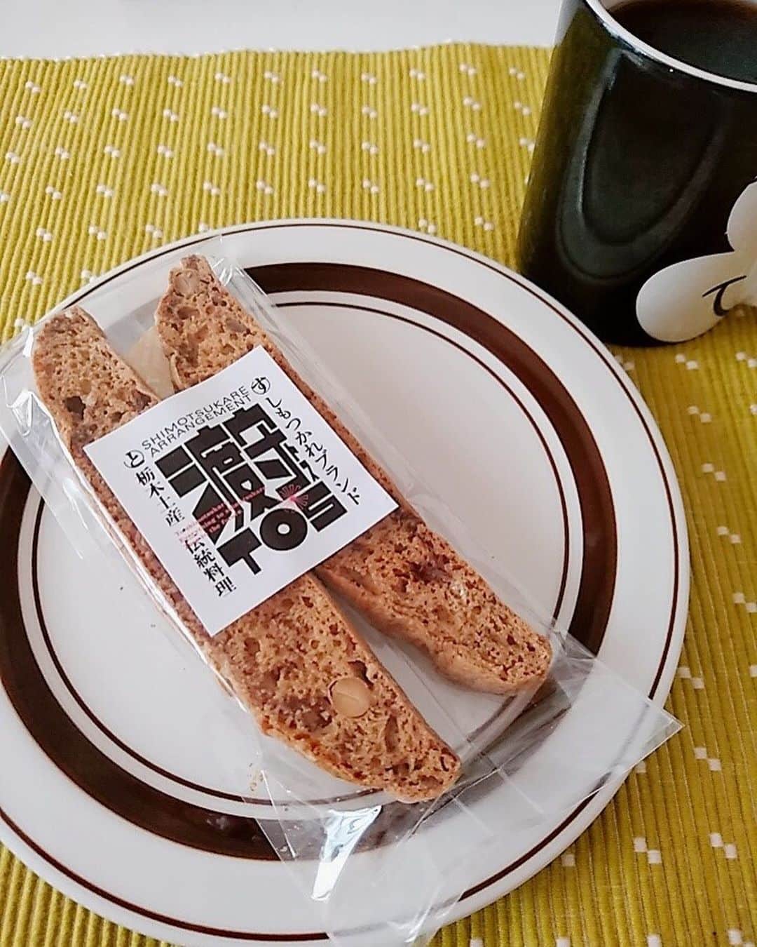 女子アナ47のインスタグラム：「元・西日本放送＆テレビ愛知アナウンサーの菊池優です。 栃木県出身で 「とちぎ未来大使」や「栃木市ふるさと大使」を務めています。 今回は栃木県の郷土食「しもつかれ」をご紹介！  見た目はちょっと苦手な方も・・。 給食で残してしまう子供も多いとか(^_^;)  でも栄養満点！ 無病息災を願って食べる、栃木ならではの美味しさです！  「しもつかれ」を現代風にアレンジしたものもご紹介！ 詳しくはプロフィール欄にある#４７発信プロジェクト を見てね！  #女子アナ４７ #女子アナ発信プロジェクト #アナウンサー #フリーアナウンサー #女子アナ #地方創生 #しもつかれ　#栃木県　#栃木県の郷土食　#伝統食　#しもつかれビスコッティ #女子アナ47 #女子アナ47ecショップ #地方創生アナウンサー　#地方創生　#栃木 #47発信プロジェクト #未来大使　#観光大使」