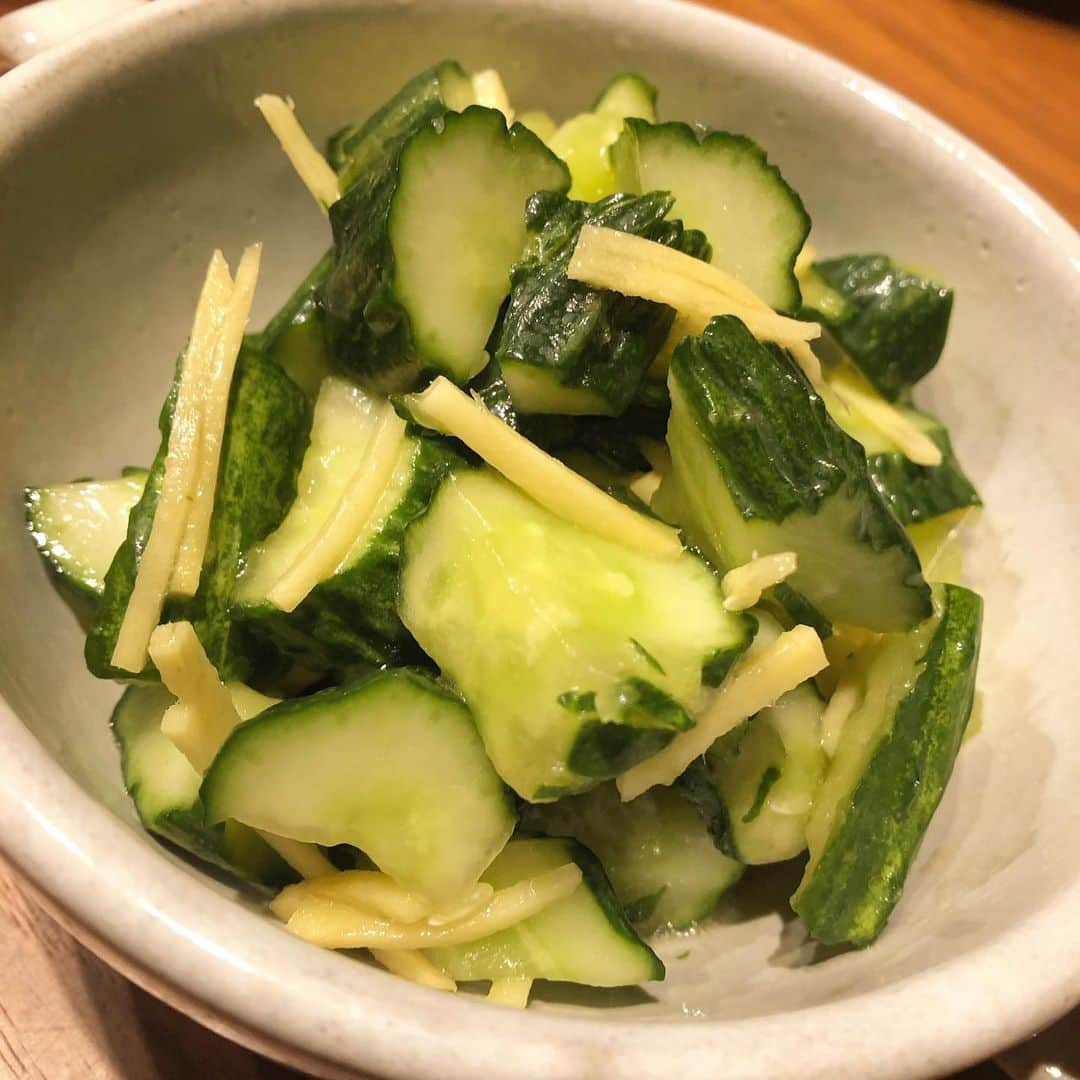 岡部玲子さんのインスタグラム写真 - (岡部玲子Instagram)「いただいたお野菜を使って晩ご飯☺️ 四葉(すうよう)きゅうりは生姜と鶏がらスープろごま油で和え物に✨←サッパリして美味しかった😍 白丸ナスと成平インゲンは天ぷらに☺️ ナスはとろふわで感動もの🥺✨インゲンは甘味も強く、味が濃くて美味しかった✨ 今日はそんなに食欲がなかったのですが、食べ始めたらすすむすすむ🤣 本当に感謝です‼️  #岡部玲子 #タレント　#レポーター　#アナウンサー　#キャスター　#女子アナ　#フリーアナウンサー　#ジュニアアスリートフードマイスター #池松自然農園　#個性的野菜　#白丸なす  #成平いんげん #四葉きゅうり #夏野菜　#天ぷら #節約ご飯　#簡単おかず　#talent #reporter #announcer #cooking #dinner #japanesefood #healthyfood #tempura #summervegitables #delicious #healthy #happy」7月1日 19時33分 - reiko_okabe