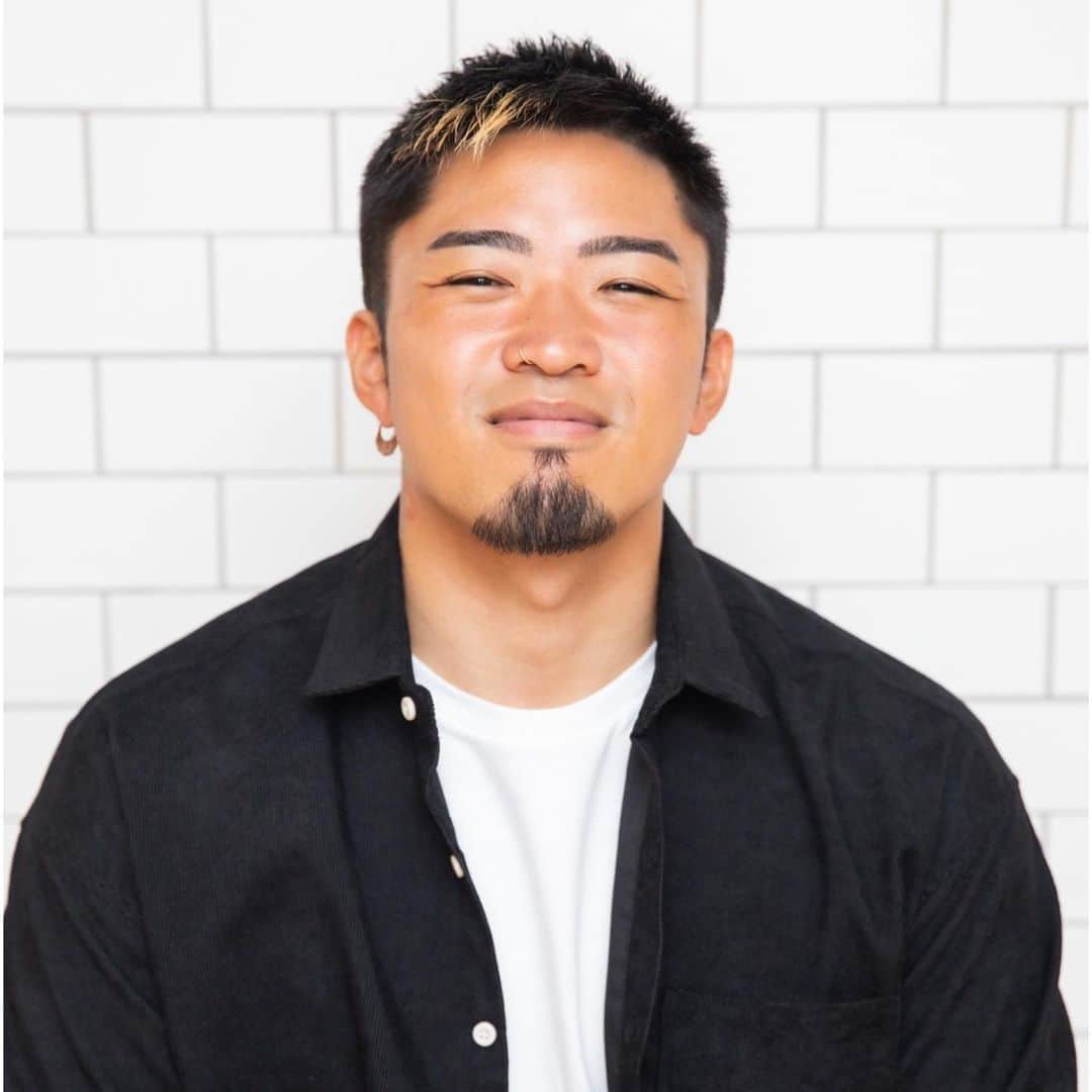 GENERATIONS高校TVのインスタグラム：「龍友が変装したのは 瑛人「香水」🎤 . 「ドルチェ&ガッバーナの香水は やめて欲しいな…」 . 龍友がそう言った理由、覚えてる？ . 公式Twitter @gene_kou で検索🔍 ........................................................... #ABEMA #ジェネ高 #GENE高 #GENERATIONSfromEXILETRIBE #GENERATIONS  #GENE #ジェネレーションズ #ジェネ #ジェネ犬 #小森隼 #白濱亜嵐 #数原龍友 #中務裕太 #片寄涼太 #佐野玲於 #関口メンディー #隼 #亜嵐 #龍友 #裕太 #涼太 #玲於 #メンディー #瑛人 #香水 #ドルチェアンドガッバーナ」