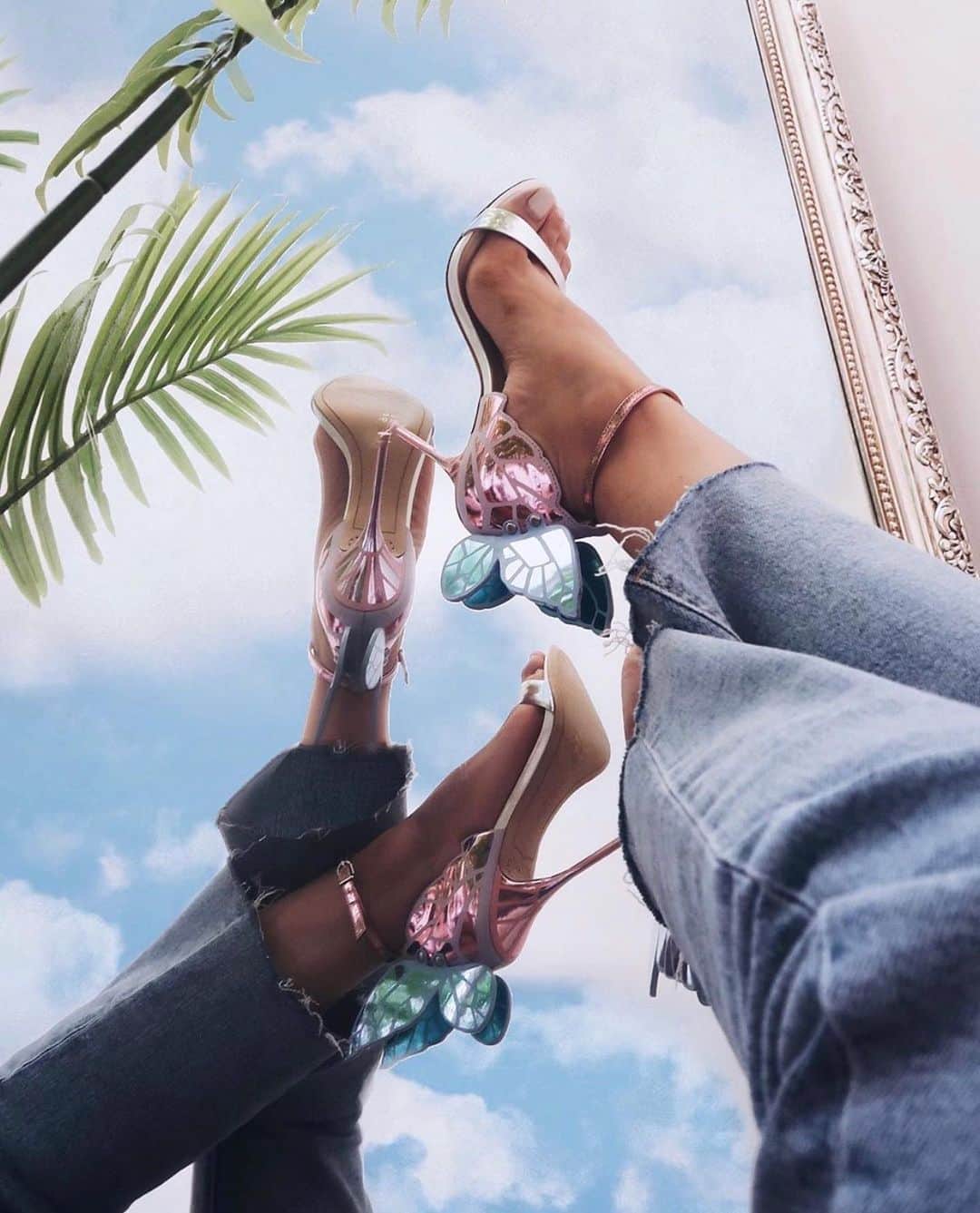 SOPHIA WEBSTERさんのインスタグラム写真 - (SOPHIA WEBSTERInstagram)「Mirror mirror on the wall, who is the flyest of them all? 🦋✨⁣ ⁣ Shout out to @sohamt for this incredible shot! 🙌💗⁣ ⁣ #SophiaWebster #SophiaWebsterWings #StoryofTheButterfly #SWStoryofThe🦋」7月1日 19時33分 - sophiawebster