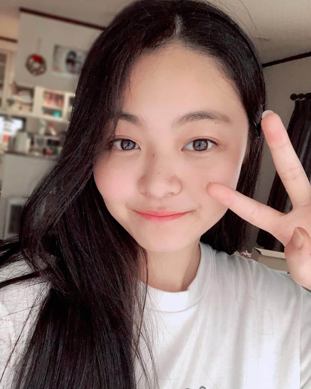 井上あかりのインスタグラム：「こんにちは🥰 NiziProjectに参加させて頂きました！ 井上あかりです☺️ 本当に長い間たくさんの応援ありがとうございました🙇‍♂️☺️  NiziProjectは私に勇気を与えてくれたオーディションです！ 歌やダンスのオーディションを受けることを諦めている時にNiziProjectと出会いこんな体だけどやれるだけの事はやってみようと思い参加させて頂きました！  東京合宿から韓国合宿の最後まで本当に辛い時や楽しい時、このNiziProjectのメンバーだったからこそ最後までやりきれたのだと思います！  今後どうするかは決まっていませんが夢は諦めないのでこれからもよろしくお願い致します！  本当に最後の最後まで応援ありがとうございました☺️  #NiziProject #虹プロ #NiziU #応援ありがとうございました #アカリ #アッカリ #井上あかり」