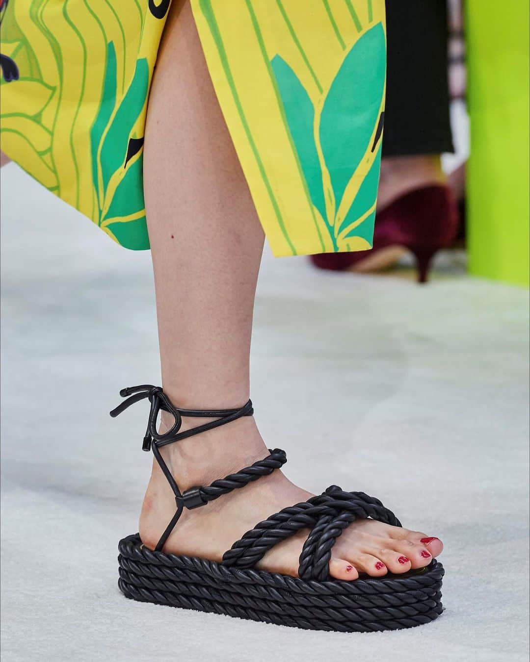 Vogue Italiaさんのインスタグラム写真 - (Vogue ItaliaInstagram)「Flip flop sandals are what you need this summer, strictly in rope. We’ve seen them everywhere, first of all on the catwalks, and now we can’t wait to wear our favorite ones. A series of well-known designers have been able to transform this simple aesthetic accessory into one of the greatest seasonal trends. Discover the full selection by @ElenaSilviaB at the link in bio.」7月1日 19時52分 - vogueitalia