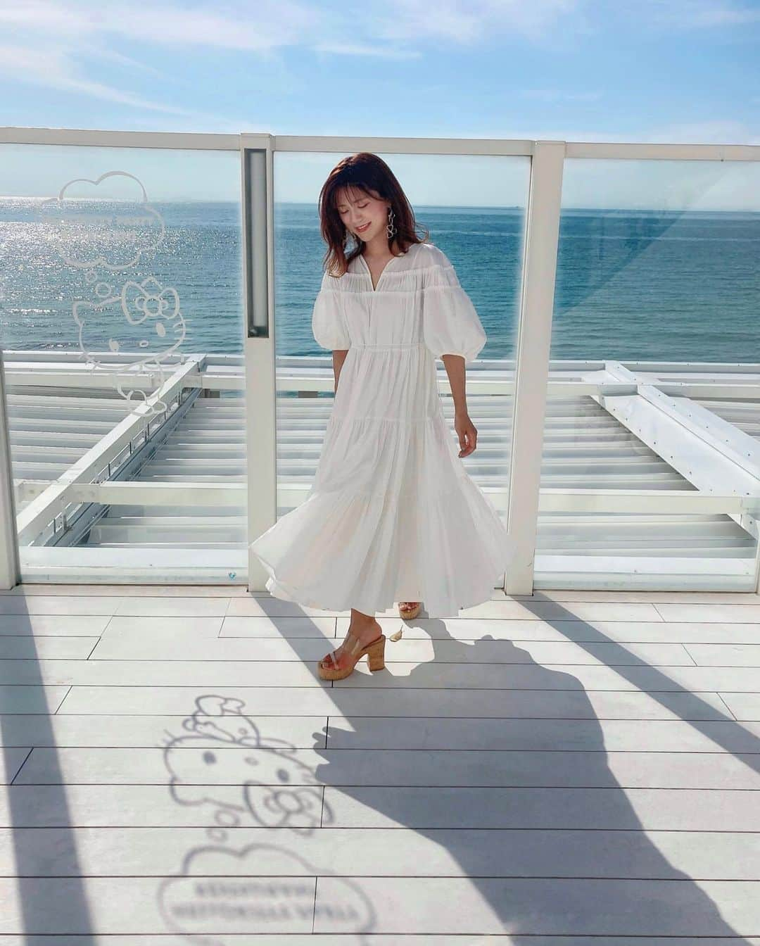 海江田麻貴さんのインスタグラム写真 - (海江田麻貴Instagram)「ㅤㅤㅤ  ㅤㅤㅤ  ฅˆ•ﻌ•ˆฅ🎀💭❤️  ㅤㅤㅤ HELLO KITTY SMILEの中は 幻想的な海中世界『乙姫竜宮城』🐠🐚🐬💜  ㅤㅤㅤ  ㅤㅤㅤ 真っピンクのキラキラにキティちゃんがいっぱいの ガーリーなお部屋もあって、キティちゃんファンには たまらん空間やとおもう💗💗  ㅤㅤㅤ  ㅤㅤㅤ 感染症対策もしっかりされてたので、 安心して楽しめました🤤💓✨ 至るところにキティちゃんがいてどこでも映える😆🦋  ㅤㅤㅤ  ㅤㅤㅤ  ㅤㅤㅤ  #淡路島 #あわじしま #awaji #awajishima #hellokitty #hellokittysmile #ハローキティ#あわじ #キティちゃん#summervibes #summertime #summer2020 #キャミワンピ #キャミワンピース#bluesky #青空 #japanesegirl #ニジゲンノモリ #淡路島カフェ #淡路島旅行 #淡路島グルメ #夏ワンピ #夏ワンピース #シンプルワンピース #白ワンピ #コットンワンピース #白ワンピース #snidel #スナイデル #ハローキティスマイル」7月1日 19時52分 - _makiii0924_