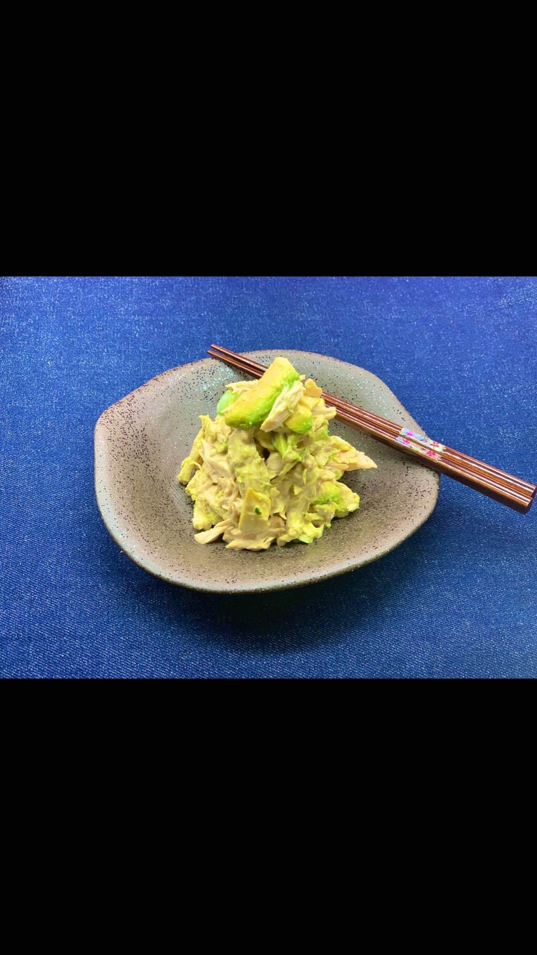 のインスタグラム：「・ 低温調理器で加熱する 鶏ササミ肉は 驚くほど柔らかく、 しっとり仕上がります！！  @fat.adapt  @boniq.jp   #fatadapt  #boniq  #食べたもので体はつくられている」