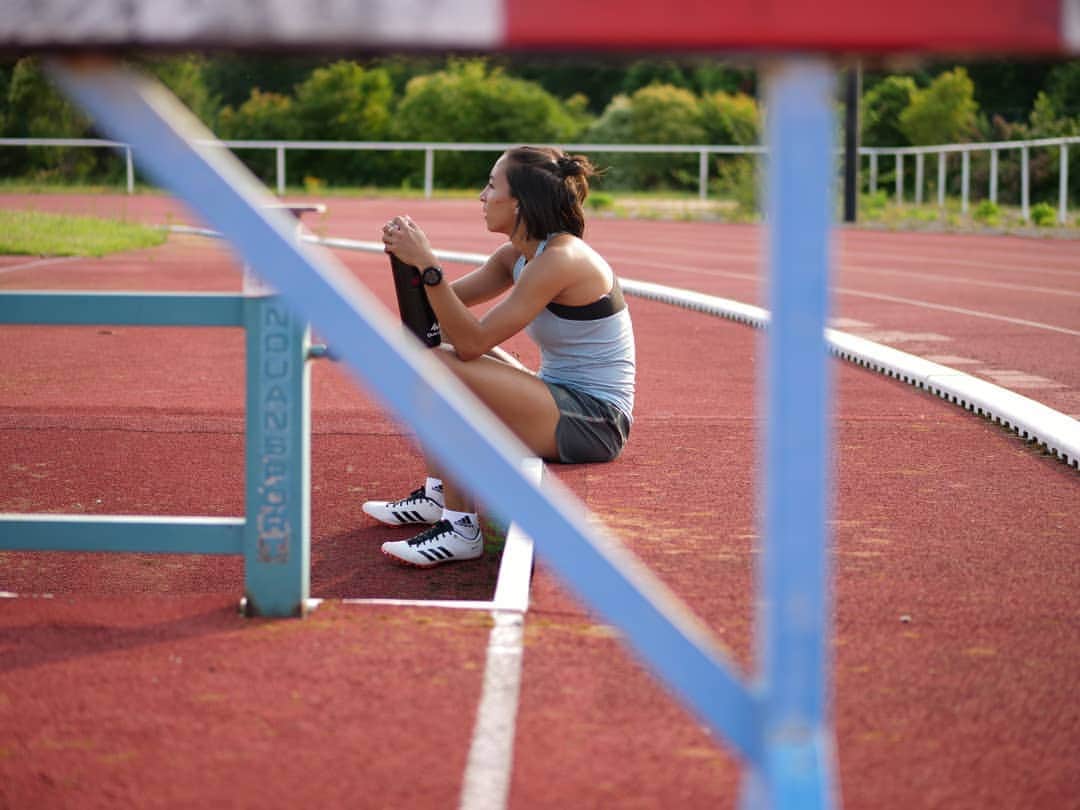 アニエス・ラーロライのインスタグラム：「⏳ #training #motivation #adidas」