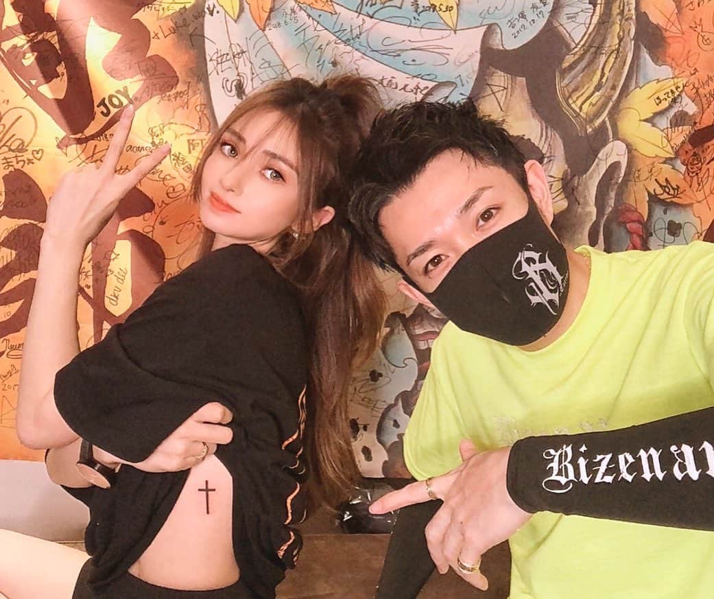 彫師美漸のインスタグラム：「@jay.myn ✝️ ・ ・ BIZENサポーター(腕の刺青隠し)出来た✌️ ・ 俺はだいたい隠さないけど笑 ・ #美漸ガールズタトゥー #刺青 #彫師 #美漸 #彫師美漸 #海老名 #中目黒 #タトゥー #東京タトゥー #tokyo #tattoo #art #fashion #bizenart #bizen #문신　#Bizentattoo  #tattooer #tattooist #tattooartist #tattooart #tattooshop #japanesetattoo」
