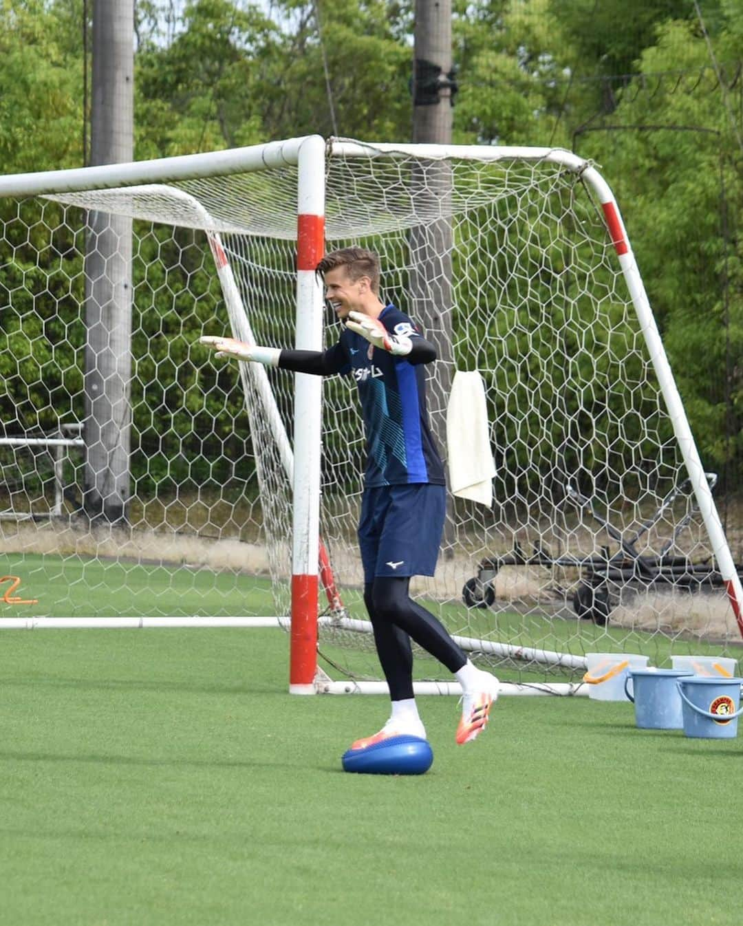 ミチェル・ランゲラクさんのインスタグラム写真 - (ミチェル・ランゲラクInstagram)「Loving being back in training and preparing for the first match back after the break! Makes it so much better wearing these also 🔥@adidasau @adidasfootball #predator」7月1日 20時28分 - mitchlangerak