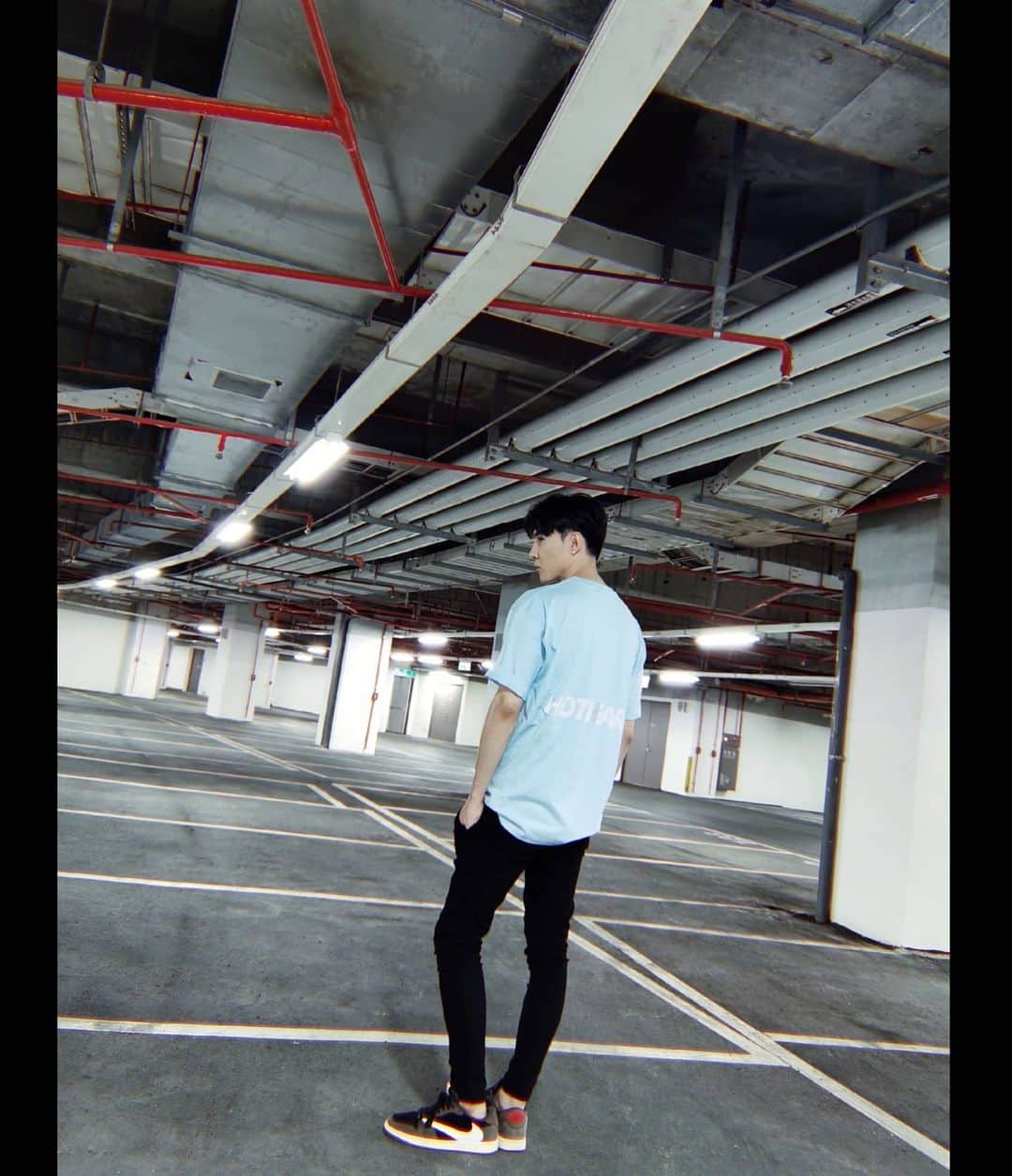 ダンソン・タンのインスタグラム：「最近忙著拍戲 也沒有忘記新設計 @hotheart.studio New arrival 🧬🧬🧬 #DT #HOTHEART #唐禹哲 #我的青春沒在怕」