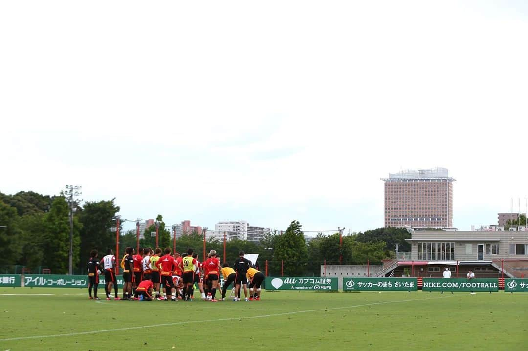 浦和レッドダイヤモンズさんのインスタグラム写真 - (浦和レッドダイヤモンズInstagram)「7月1日、大原サッカー場でのトレーニング。 #西川周作 #石井僚 #マルティノス #柴戸海 #関根貴大 #興梠慎三 #トーマスデン #岩波拓也 #レオナルド #urawareds #浦和レッズ #nike #三菱重工 #DHL #テレ玉 #アイルコーポレーション #auカブコム証券 #トーシンパートナーズ #三菱UFJニコス」7月1日 20時40分 - urawaredsofficial