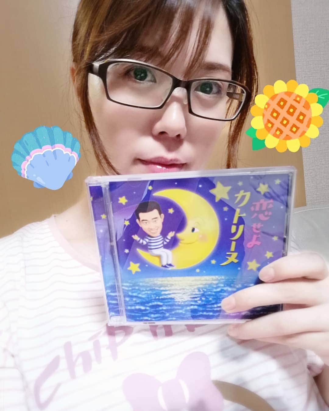 のインスタグラム：「橋幸夫さん·60周年記念· 恋せよカトリーヌ(作詞·作曲テリー伊藤さん)発売(*’ω’ﾉﾉﾞ☆ · 私はコーラス.レコーディング参加させていただきました🙏 · (橋幸夫さんご本人にも伝えさせていただきましたが( 〃▽〃)) 親子三世代でファンだった橋幸夫さんの記念すべき作品に参加させていただけた事、 歌手としても光栄に思います🙏 · 大切にします🌻 60周年、発売おめでとうございます🌈 · ご縁をありがとうございました🌈 · · #恋せよカトリーヌ #瀬戸マドカ #CD #発売 #おめでとうございます #橋幸夫 さん#テリー伊藤 さん#ありがとうございました  #ご縁 #歌手 #歌手活動 #singer #japanese singer #japanesegirl #music #chorus」