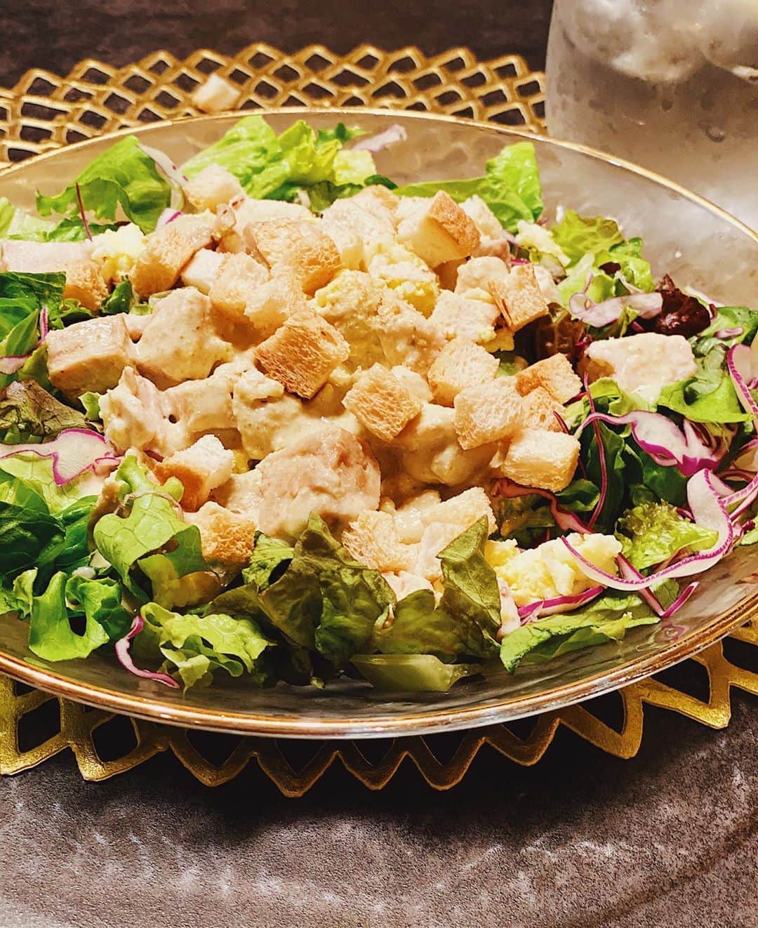 のインスタグラム：「@salad_tokyo のミールキット シーザーサラダ とても美味しかったです！ #サラダだけの食事とか最高 #サラダ美味しい #サラダ好き #家で美味しいサラダ食べれるのは嬉しい」