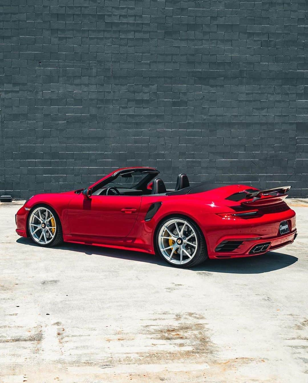 CarsWithoutLimitsさんのインスタグラム写真 - (CarsWithoutLimitsInstagram)「Carmine Red #Porsche #TurboS Cab Photos @kfletchphotography  @championmotorsport  #carswithoutlimits」7月1日 20時51分 - carswithoutlimits