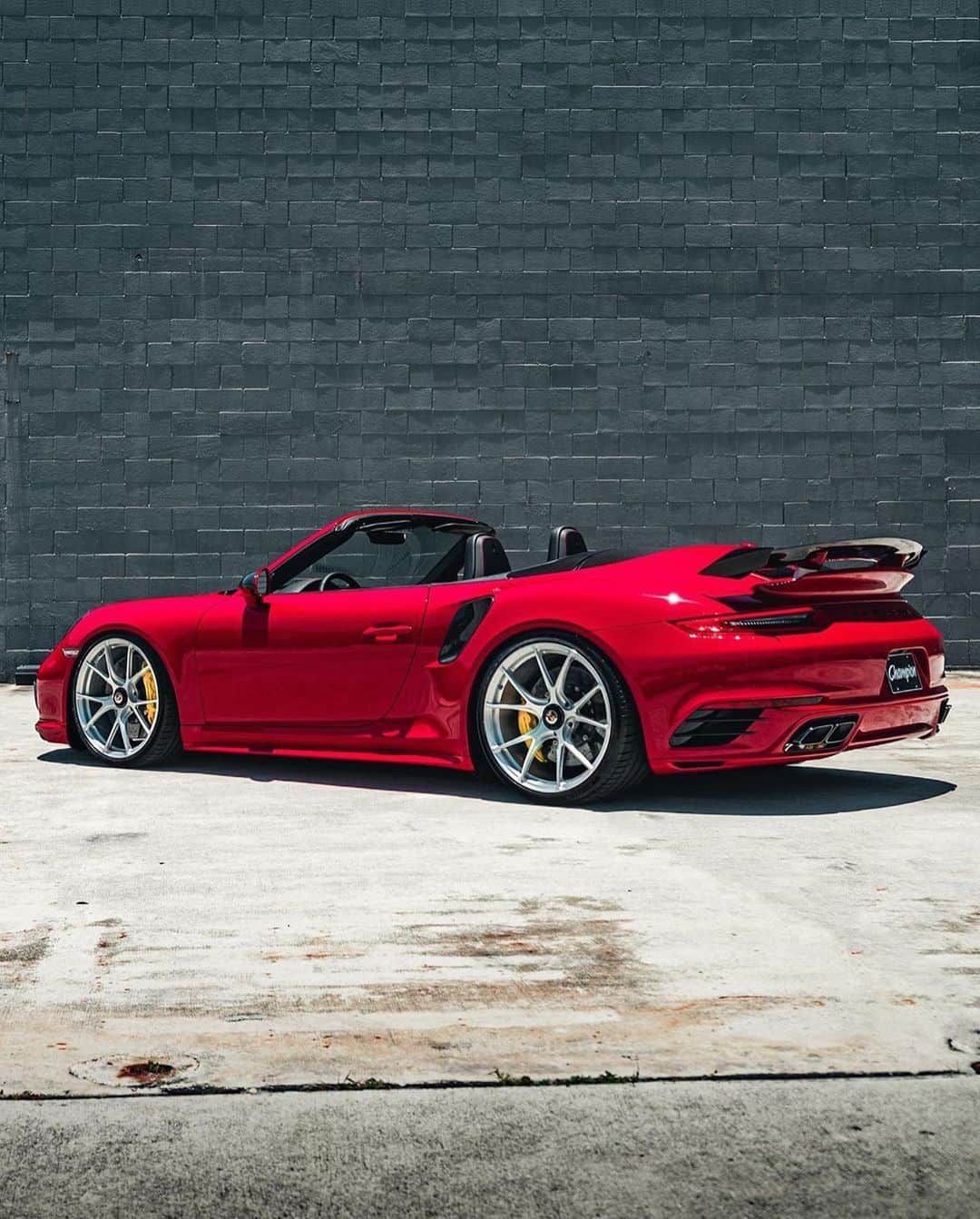 CarsWithoutLimitsさんのインスタグラム写真 - (CarsWithoutLimitsInstagram)「Carmine Red #Porsche #TurboS Cab Photos @kfletchphotography  @championmotorsport  #carswithoutlimits」7月1日 20時51分 - carswithoutlimits