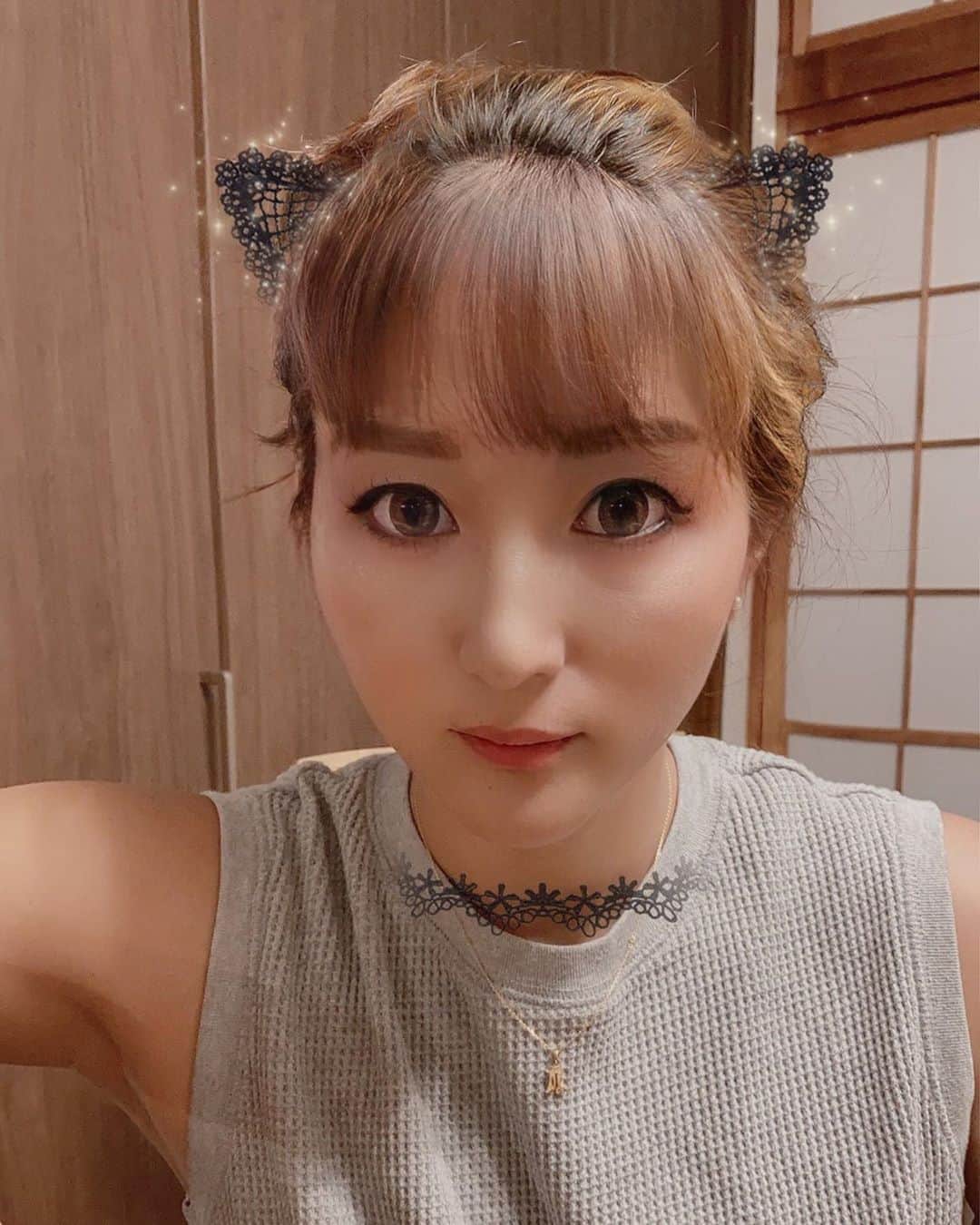 木村真野のインスタグラム：「さやに似てるなぁ😒😒😒 #twins #双子　#前髪　#🐈」