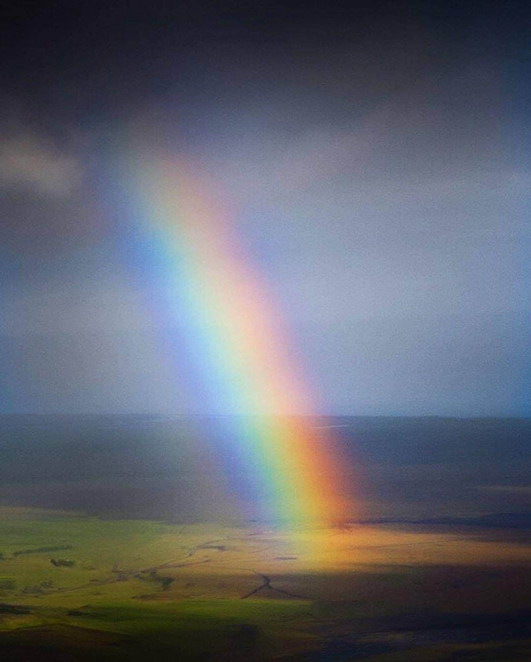 Discover Earthさんのインスタグラム写真 - (Discover EarthInstagram)「🇮🇸 #discovericeland with @chrisvarrone "On my last assignment in Iceland, while we were driving toward a storm we witnessed to this, a mega rainbow I’ve never seen before in my life! The most epic moments are the once you can’t plan."」7月1日 21時00分 - discoverearth