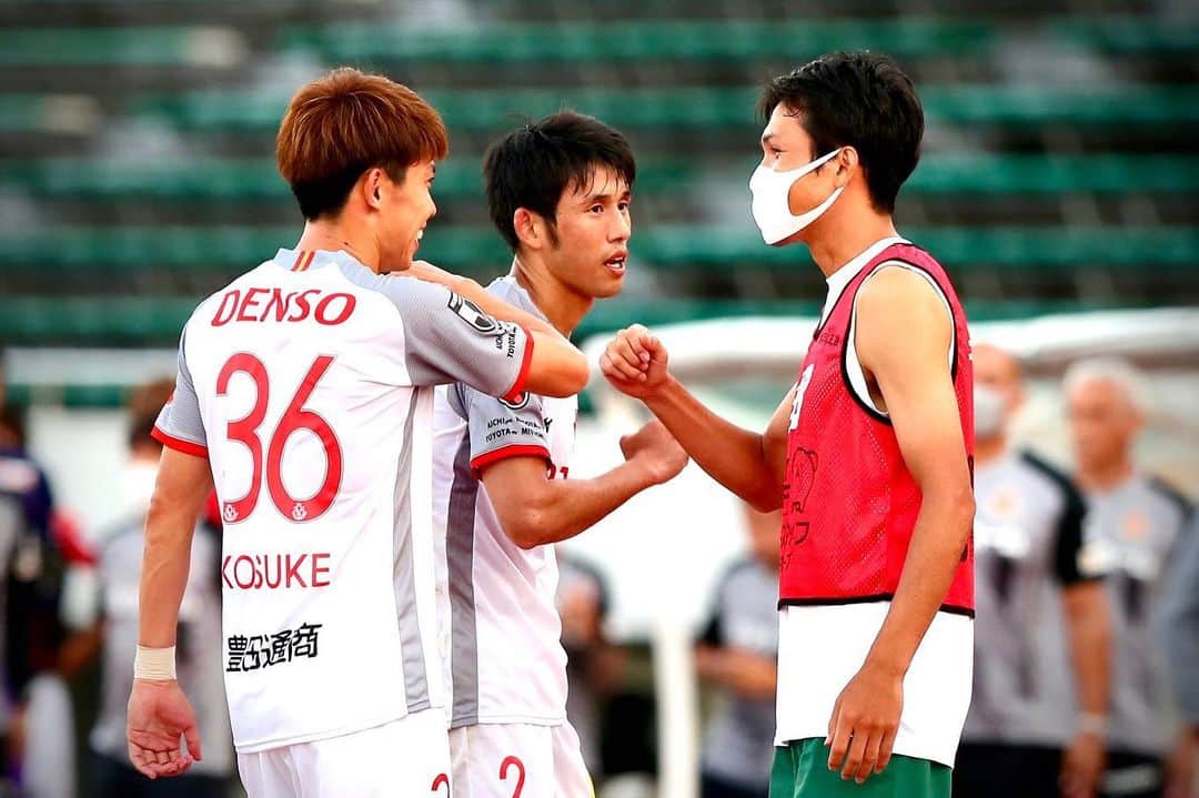太田宏介のインスタグラム：「『さあ行こうぜ名古屋！』 Jリーグ再開まであと少し！ ファミリーの皆さん、共に戦いましょう👊🏻💥 #grampus  #jleague  #太田宏介」