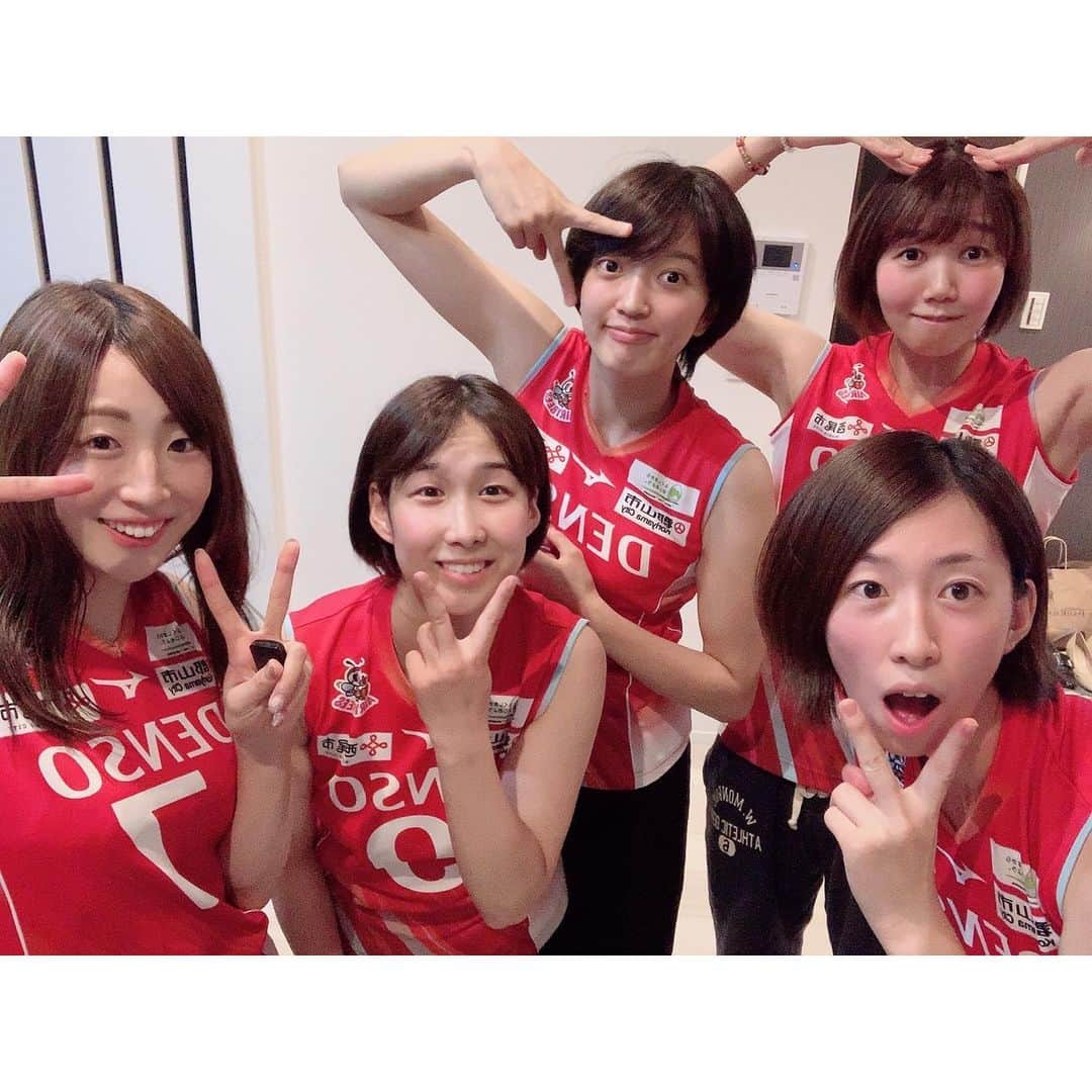 大竹里歩のインスタグラム：「🙌 今日から７月🌻  2020年も半分終わってあと残り半分♡!!  この大切な仲間や大事な人達と 笑い合うことを忘れずに 毎日過ごしていきたいなと思います☺️💓  また今シーズンのリーグの日程も出たので みなさんと会える日を楽しみに チーム全員でしっかり準備して頑張ります✨!!  #デンソーエアリービーズ #1993同期 #これからも末長くよろしくね」