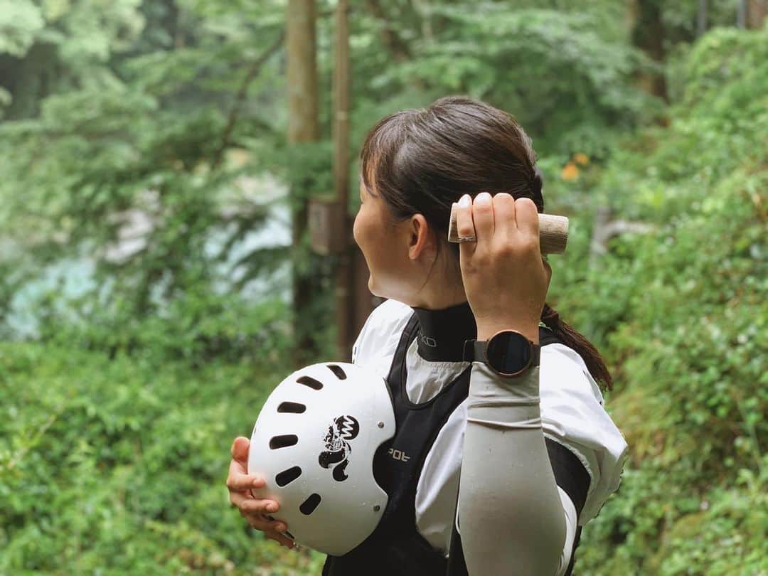 のインスタグラム：「Love this home jungle 😛💕 ﻿ ﻿ ﻿ ﻿ ⌚️: polar / Polar Ignite ﻿ 👕: mont-bell ﻿ ﻿ #polarjapan#polarignite#montbell#paddlinglife#nike#jungle#homejungle#happytime#keepsmiling#rainyseason」