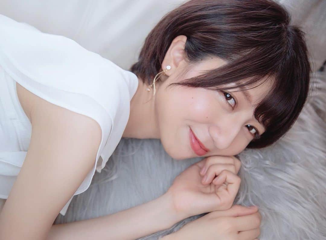 のインスタグラム：「* ･ 東京に来て5ヶ月が経ちました。 思い描いていたものとは全く違う 世の中になってしまいましたが、 心が折れずに頑張れているのは 応援してくださる皆様のお陰です。 いつもありがとうございます。 2020年下半期もよろしくお願い致します☺️ おやすみなさい～ ･ #太田英里 #Bright #三重PR大使 #ミス桑名 #ナチュラルフードコーディネーター #健康食コーディネーター #エレガンスマナーインストラクター #釣りガール #女優 #モデル #model #actress #talent #shorthair #ショートヘア #丸顔 #l4l #like4like #followme #instagood #portrait #写真好きな人と繋がりたい」