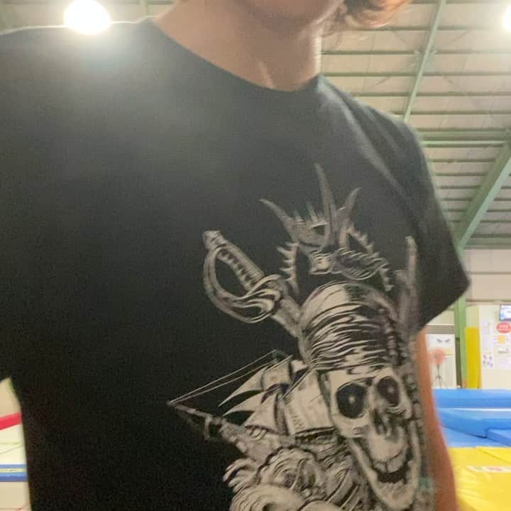 小林宏一のインスタグラム：「みなさーん お久しぶりです！ 今日は仕事の後トランポリンしてきました💪 これからこういった色々な動画をあげてちょっとでも楽しんでもらえたら良いなと思っています😊」