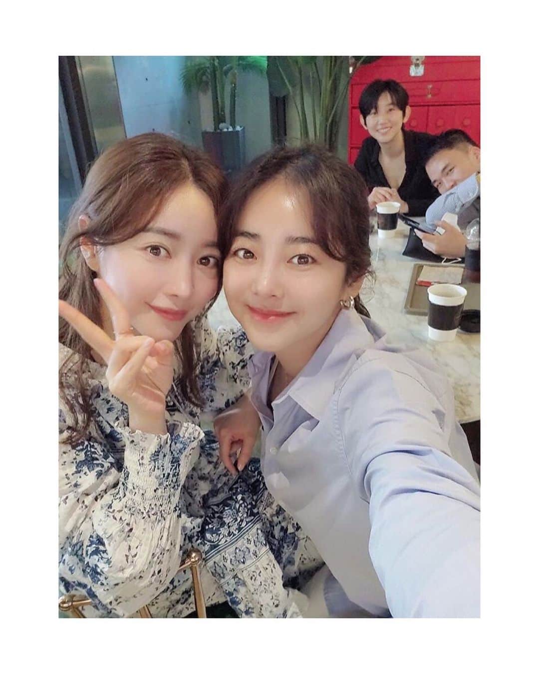 ホン・スアさんのインスタグラム写真 - (ホン・スアInstagram)「밥한번 사고 파서 불렀는데,  생일 담날이라 괜히 부담을 줬나보다 .......아...미안해라 ㅠㅠㅜㅠ😢🙏🏻 소중한 인연에 감사하다. 살아보니 무엇보다 건강이 최고다.  건강하자 ! 언니,오빠,인화  감사해요 사랑합니다.  밥도 언니가사고 왜구래ㅠㅠㅠㅠ 민폐생일.....🙇🏻‍♀️💖🙏🏻」7月1日 21時44分 - sooah.hong