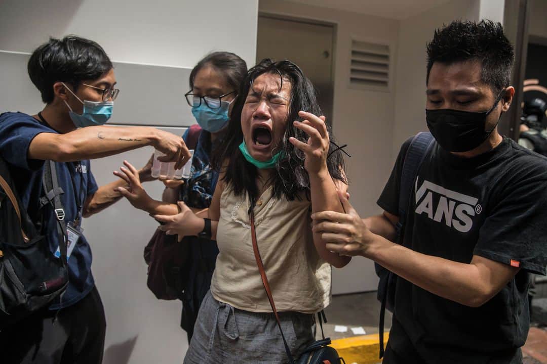 AFP通信さんのインスタグラム写真 - (AFP通信Instagram)「AFP Photo 📷 @daledelarey 📷 @alastairpike - Hong Kong makes first security law arrests as thousands defy protest ban -⁣ .⁣ Hong Kong police made the first arrests under Beijing's new national security law on Wednesday as the anniversary of the city's handover to China was met by thousands defying a ban on protests.⁣ .⁣ Police deployed water cannon, pepper spray and tear gas throughout the afternoon, arresting more than 180 people, seven of them for breaching the new national security law.⁣ .⁣ The confrontations came a day after China imposed its controversial legislation on the restless city, a historic move decried by many Western governments as an unprecedented assault on the finance hub's liberties and autonomy.⁣ .⁣ #HongKong」7月1日 21時48分 - afpphoto