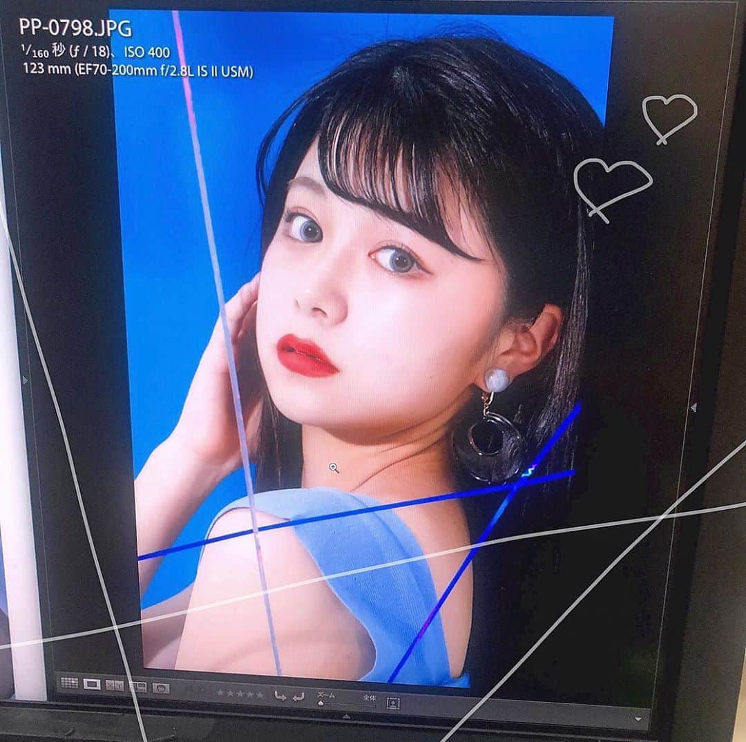 のインスタグラム：「． ． ばんくま🧸🎀 ． ． 本日7/1 Popteen8月号の発売日です！！ めるるさん、りこりこさんの素敵な夏らしい表紙が目印です！！🥰 今月号も付録が豪華だ〜〜🥺 ． ． 今月のアンケートタグは、 “ #まりくま夏の大逆転 ” でいきます！🍉 そして！！  レギュモ総選挙1ヶ月目Popteen6月号では 総合順位“5位”を頂きました！！ ありがとうございます🙇🏻‍♀️✨ 今回は、上位５位以内のみ誌面に載れる アピールチャンスを頂き掲載させていただいてます！！！ 私の想いや、専属になったら○○します！って 宣言もしちゃってます😳❤️ ぜひ誌面でチェックしてね！！ ． ． そして、今月がレギュモ総選挙ラストのバトルの月となりました。 ． ラストのバトルは、6つです。🔥 2.3枚目にまとめました！！ ． ． 盛り沢山な月だけど、 どれも1位掴み取る勢いで挑みます！！ ラストのバトル今まで以上に全力で一緒に頑張りましょう(ง •̀ •́)ง くまファミの皆さん、応援してくださる皆さんとならいける！！！🧸🎀 ． ． ． いつもいいね＆コメントありがとうございます🧸🎀 ． ． #まりくま #まりくま進化計画 #Popteen #手書き加工 #手書き #Popteen8月号 #大人っぽい #辛口メイク #メイク #ljk #instagood #instalike」