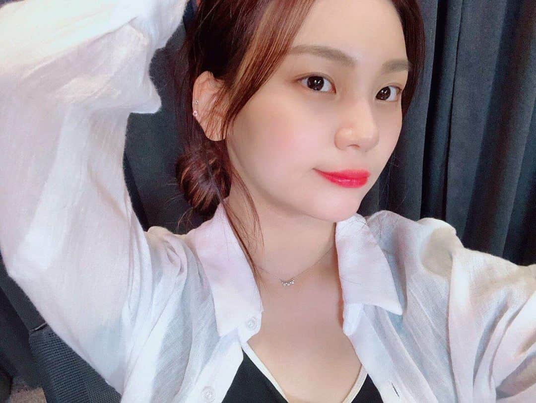 オムジのインスタグラム：「Hi🤗 #여자친구 #엄지 #GFRIEND #UMJI」