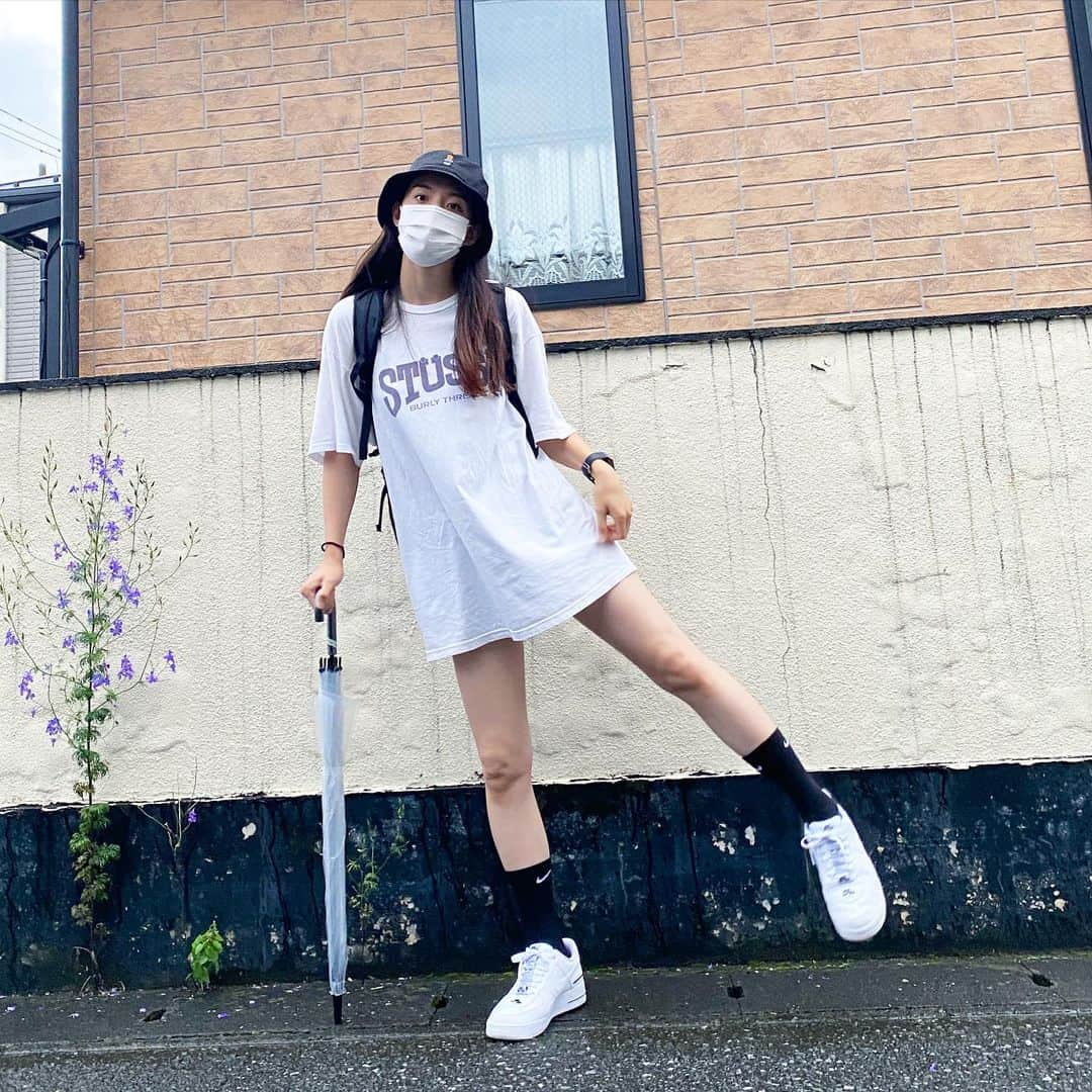 宮原華音さんのインスタグラム写真 - (宮原華音Instagram)「☂️☂️☂️☂️☂️☂️☂️﻿ ﻿ ﻿ すんごくラフな #かのんのしふく﻿ めちゃくちゃ好きこんな格好✌️﻿ ﻿ 誰受けとか関係ない﻿ 私受け😍✌️笑﻿ ﻿ 友達にもう少し女の子らしい﻿ 格好しなよと言われたばっかりなのに。﻿ ﻿ #ラフコーデ #ラブ #バケットハット #バケットハット女子 #tシャツワンピ #tシャツコーデ #nike #ナイキスニーカー #ナイキ #ナイキコーデ #スニーカー女子 #スニーカー女子」7月1日 21時53分 - miyahara_kanon