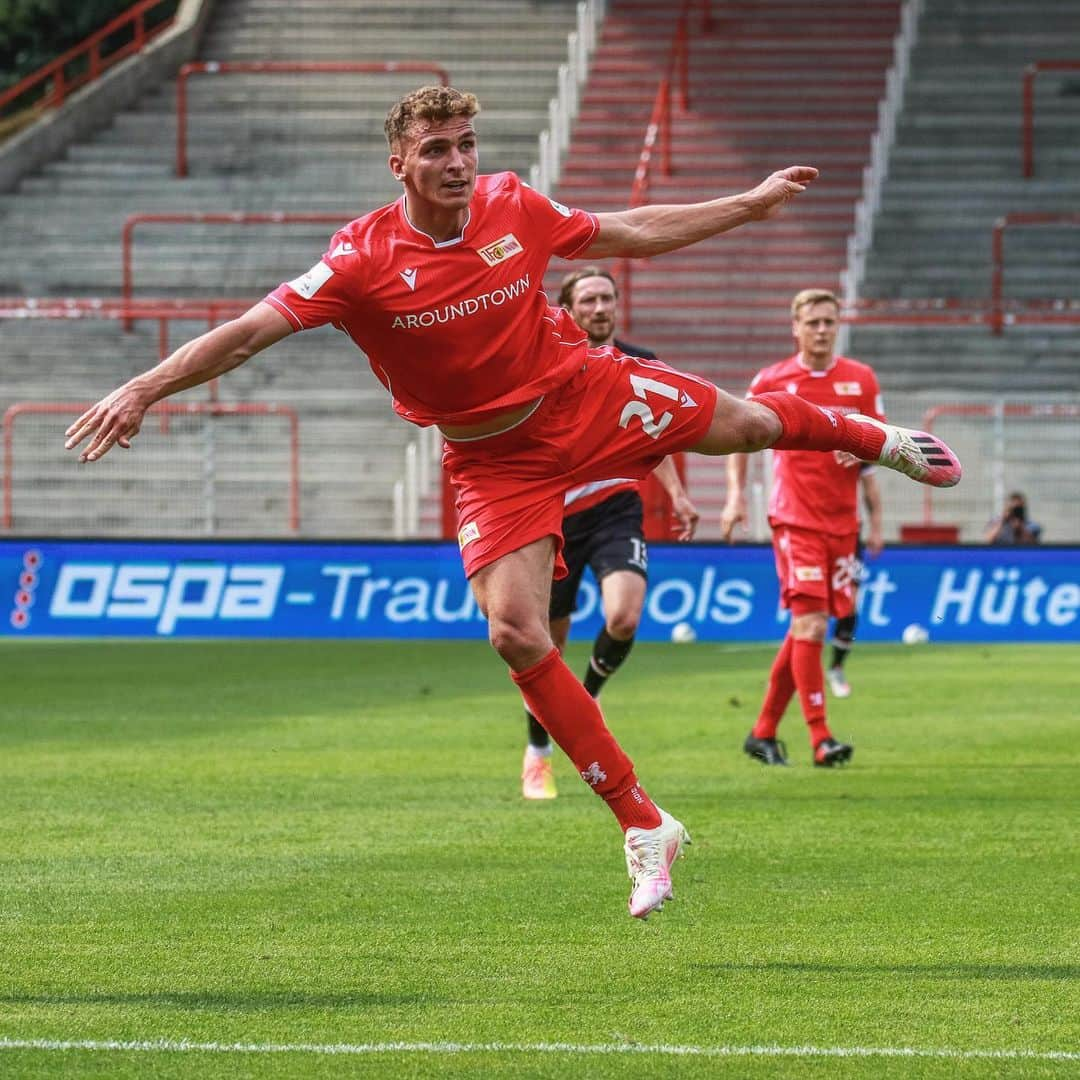 グリシャ・プレメルさんのインスタグラム写真 - (グリシャ・プレメルInstagram)「Die erste Bundesligasaison mit Union ist rum und ich wollte nur mal Danke sagen! Danke für eure unglaubliche Unterstützung über die komplette Saison hinweg. Gemeinsam haben wir Großes geleistet worauf man sehr stolz sein kann. Jetzt heißt es erstmal wieder Batterien aufladen und nächste Saison wird wieder voll angegriffen!💥#klassenerhalt #gekommenumzubleiben #bundesliga #unionberlin #allesaufrot #feierabend」7月1日 21時54分 - grischaproemel