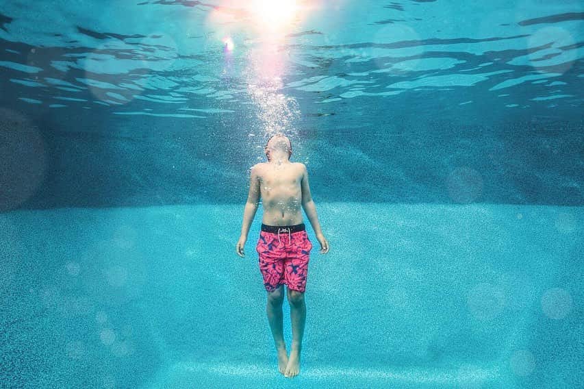 CANON USAさんのインスタグラム写真 - (CANON USAInstagram)「"As we are all staying closer to home this summer and spending a lot more time 'backyard living' I am exploring 'pool life.' I have always enjoyed shooting in the water, up until now it revolved around sports. This summer I am exploring water as a place of leisure and refuge." #MyCanonStory  Swipe to see the photographer! ➡️  Photo Credit: @dannywimages Camera: #Canon EOS 5D Mark III Lens: EF 16-35mm f/2.8L II USM」7月1日 22時06分 - canonusa